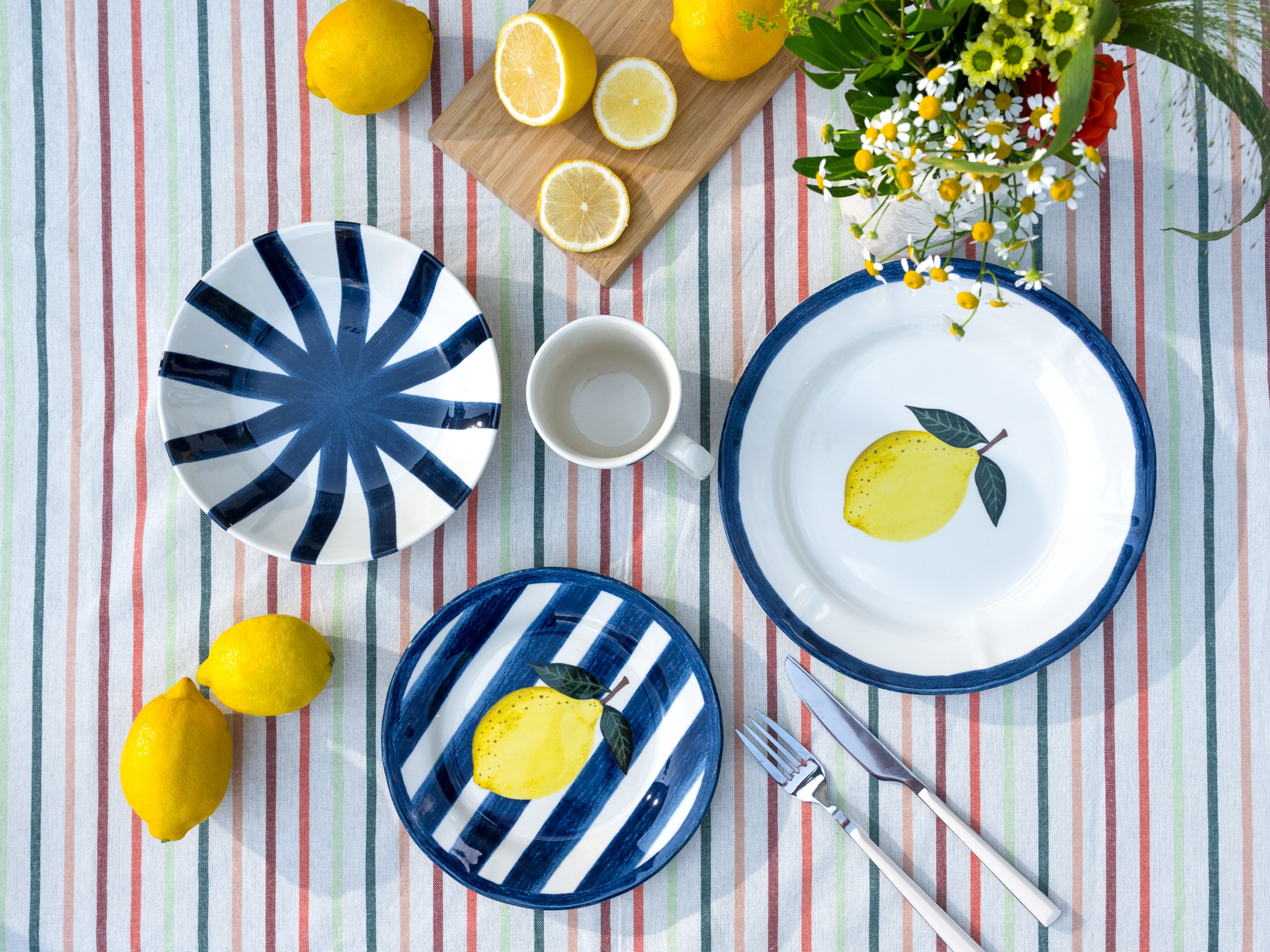 CreaTable Kombiservice »Summer Stripes, Service 16-tlg.« Moderne Fahnenform, Frisch- Fröhliche Farbkombination