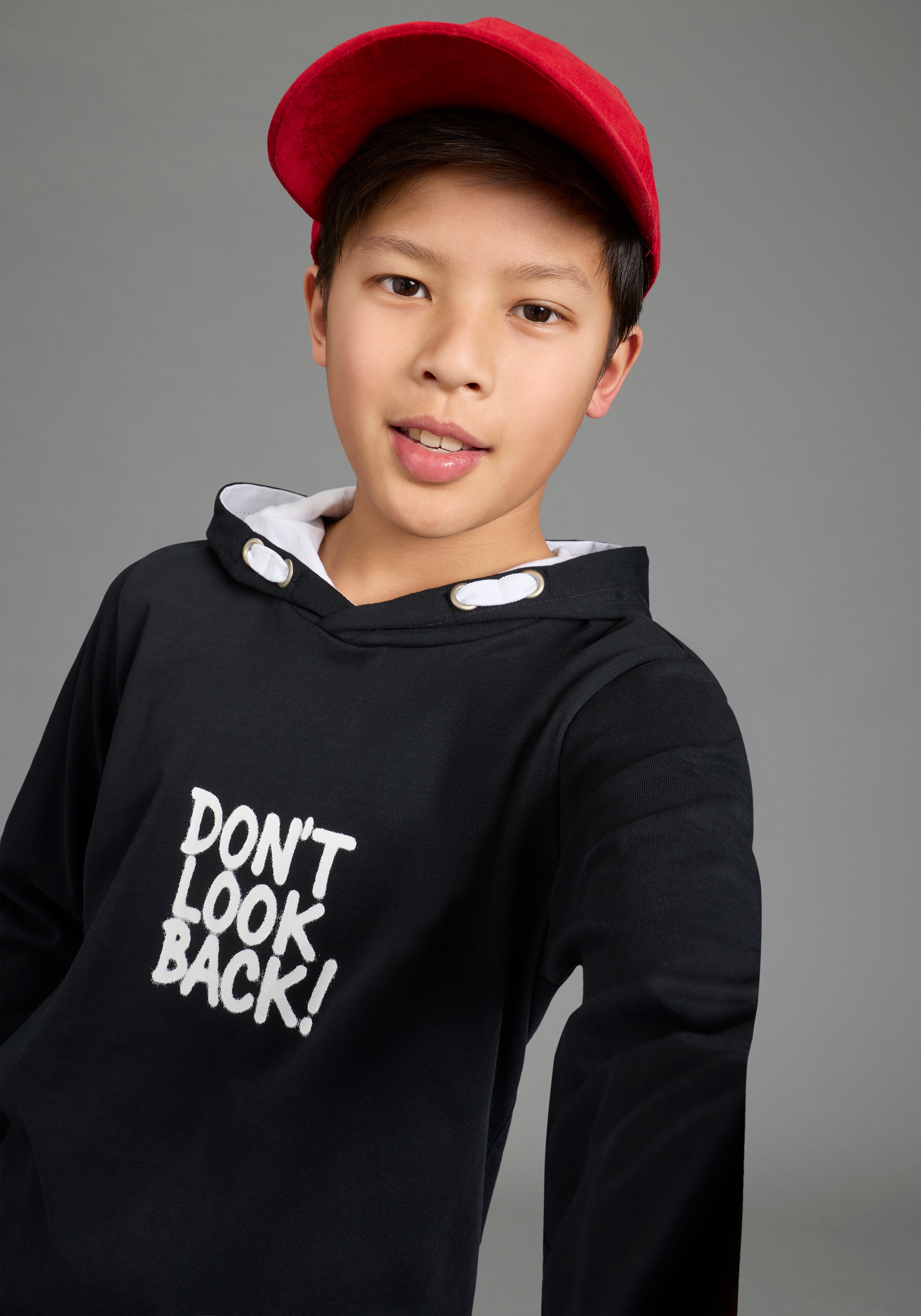 KIDSWORLD Kapuzenshirt "Kapuzenshirt mit Spruch: DONT LOOK BACK" Langarm, bedruckt, aus Baumwolle und Polyester