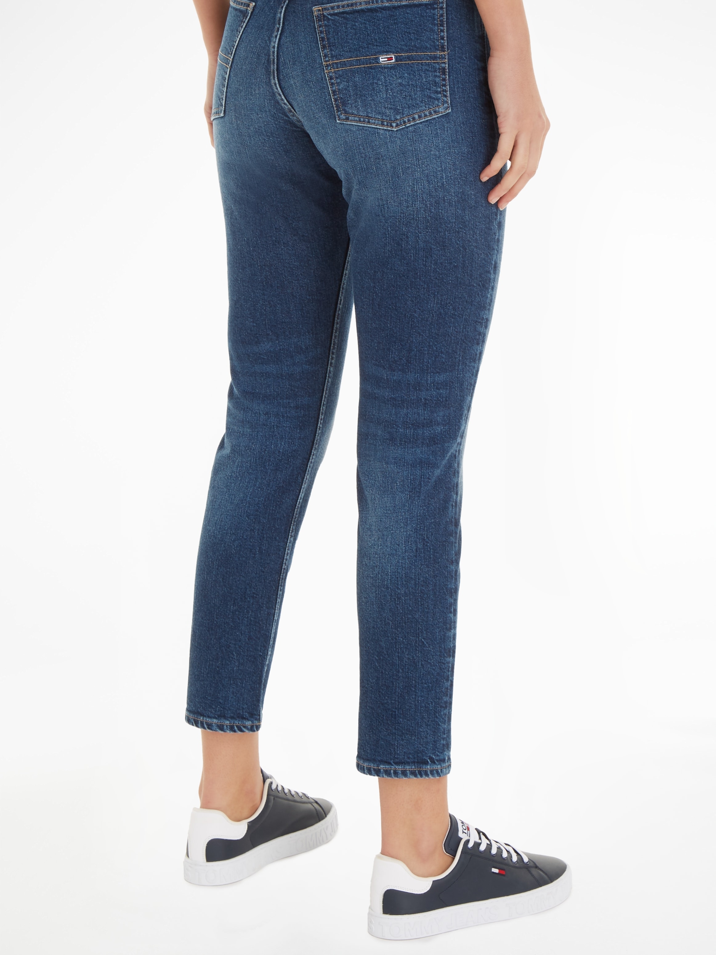 Tommy Jeans Slim-fit-Jeans »IZZIE HR SL ANK CG4139«, mit Tommy Logo-Badge