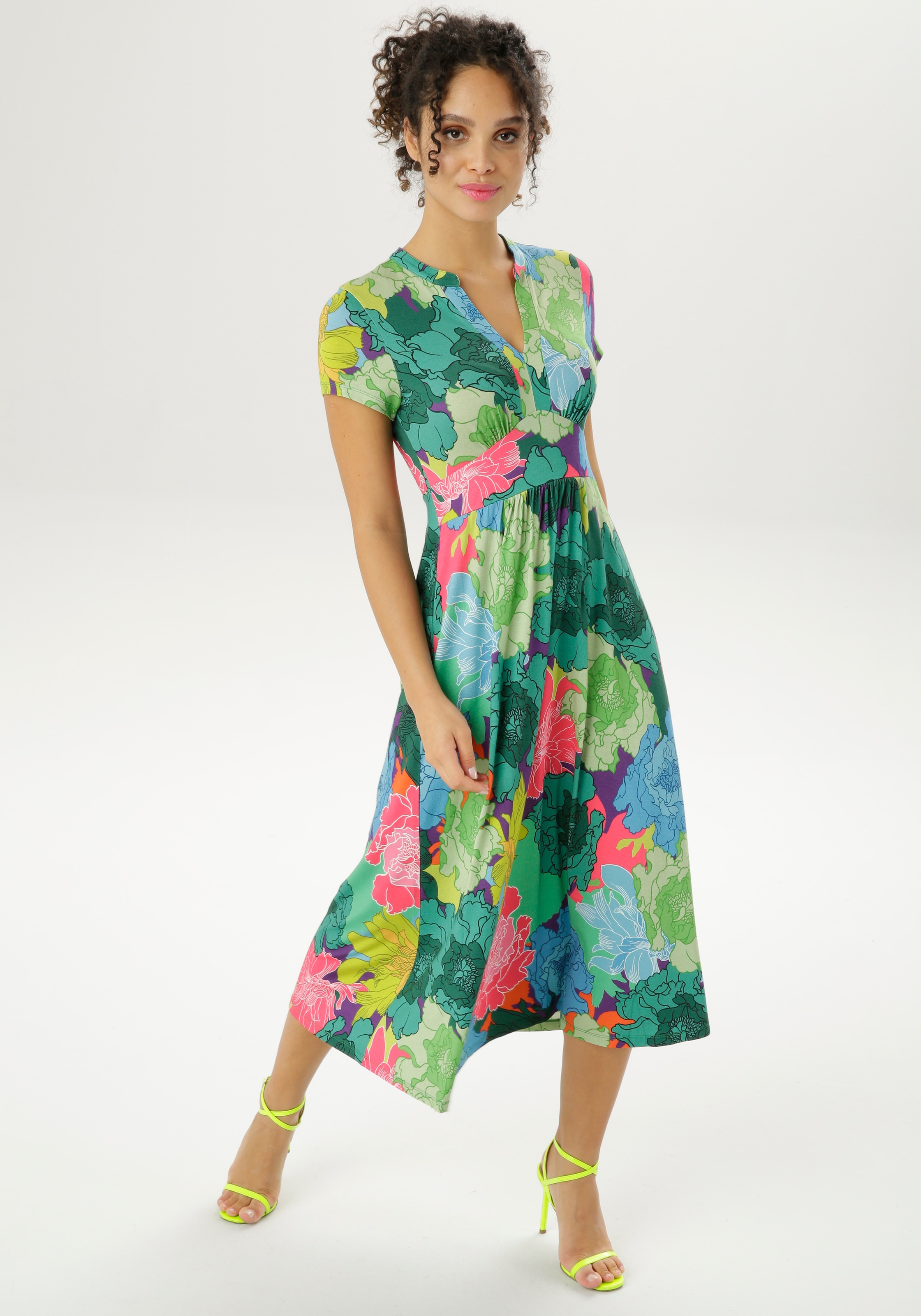 großflächigem, für | Aniston Sommerkleid, BAUR kaufen graphischem CASUAL Blumendruck mit