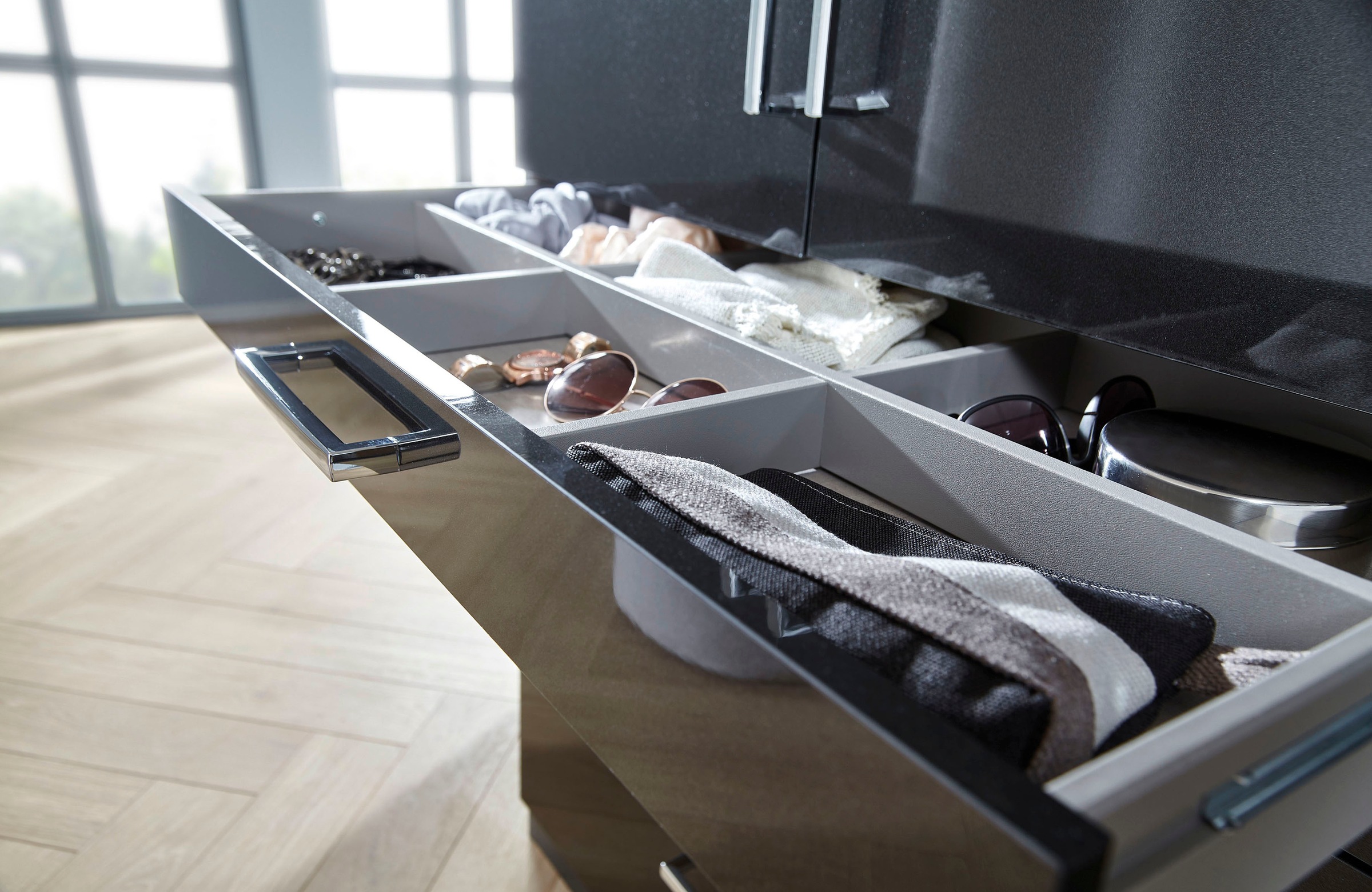 rauch Drehtürenschrank »Kleiderschrank Schrank Garderobe Garderobenschrank Topseller HOMBURG« mit viel Stauraum, oberer Schubkasten mit Einteilung MADE IN GERMANY