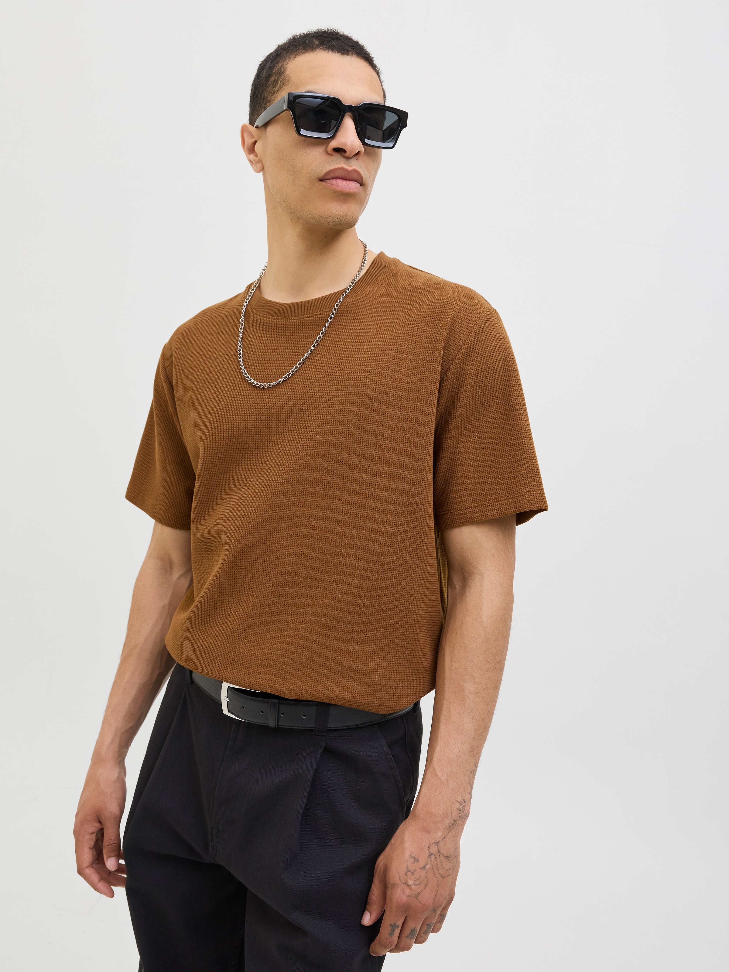 Jack & Jones Rundhalsshirt "JJEAUSTIN TEE SS NOOS" Materialmix, relaxed fit günstig online kaufen