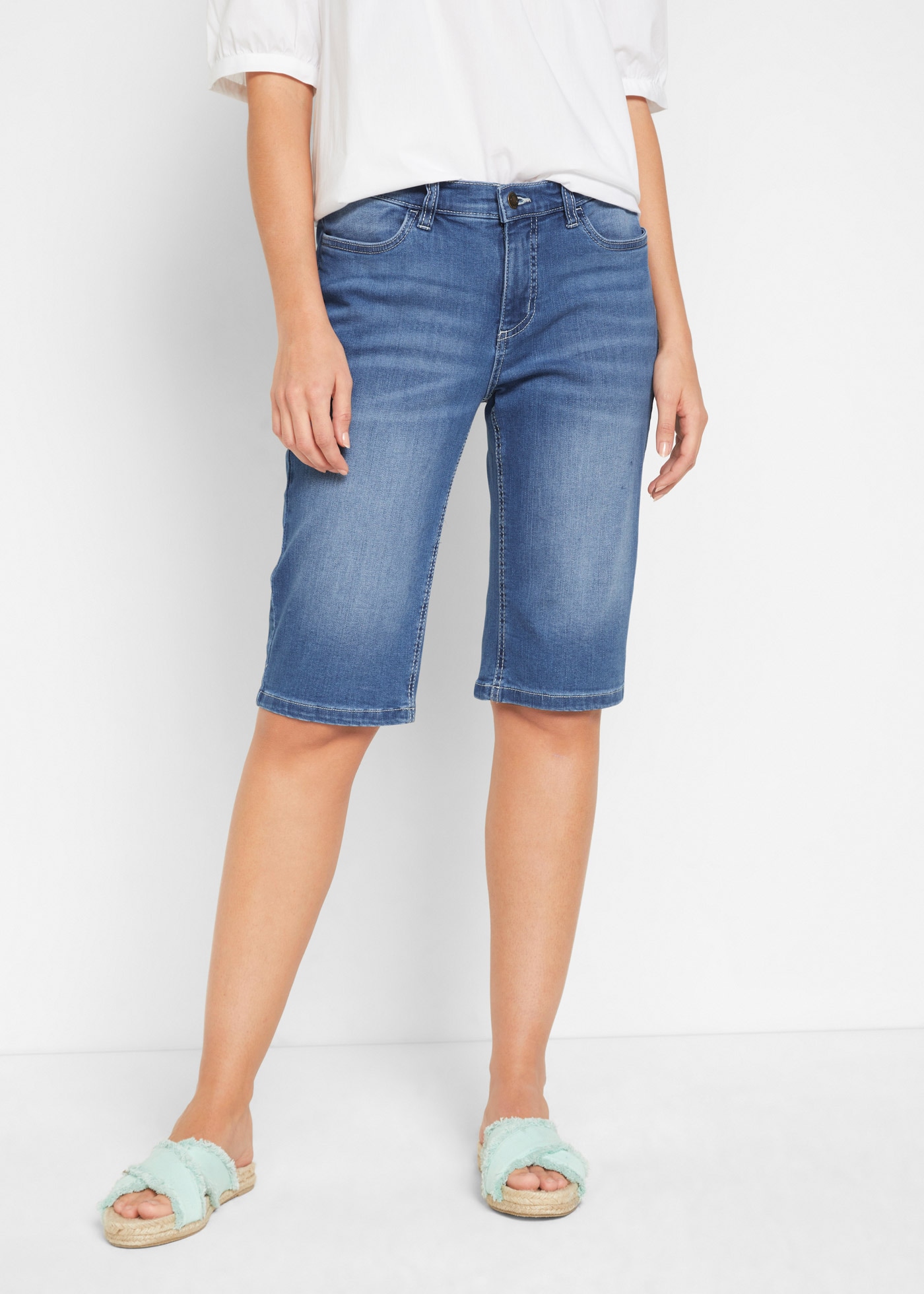 bonprix Straight-Jeans Slim fit Passform, aus Baumwollmischung, mit Eingrifftaschen