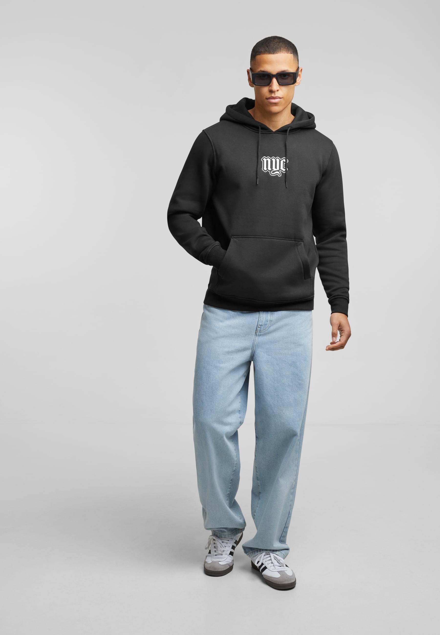MisterTee Kapuzensweatshirt »MisterTee NYC Old English Wording Patch Hoody«, (1 tlg.)