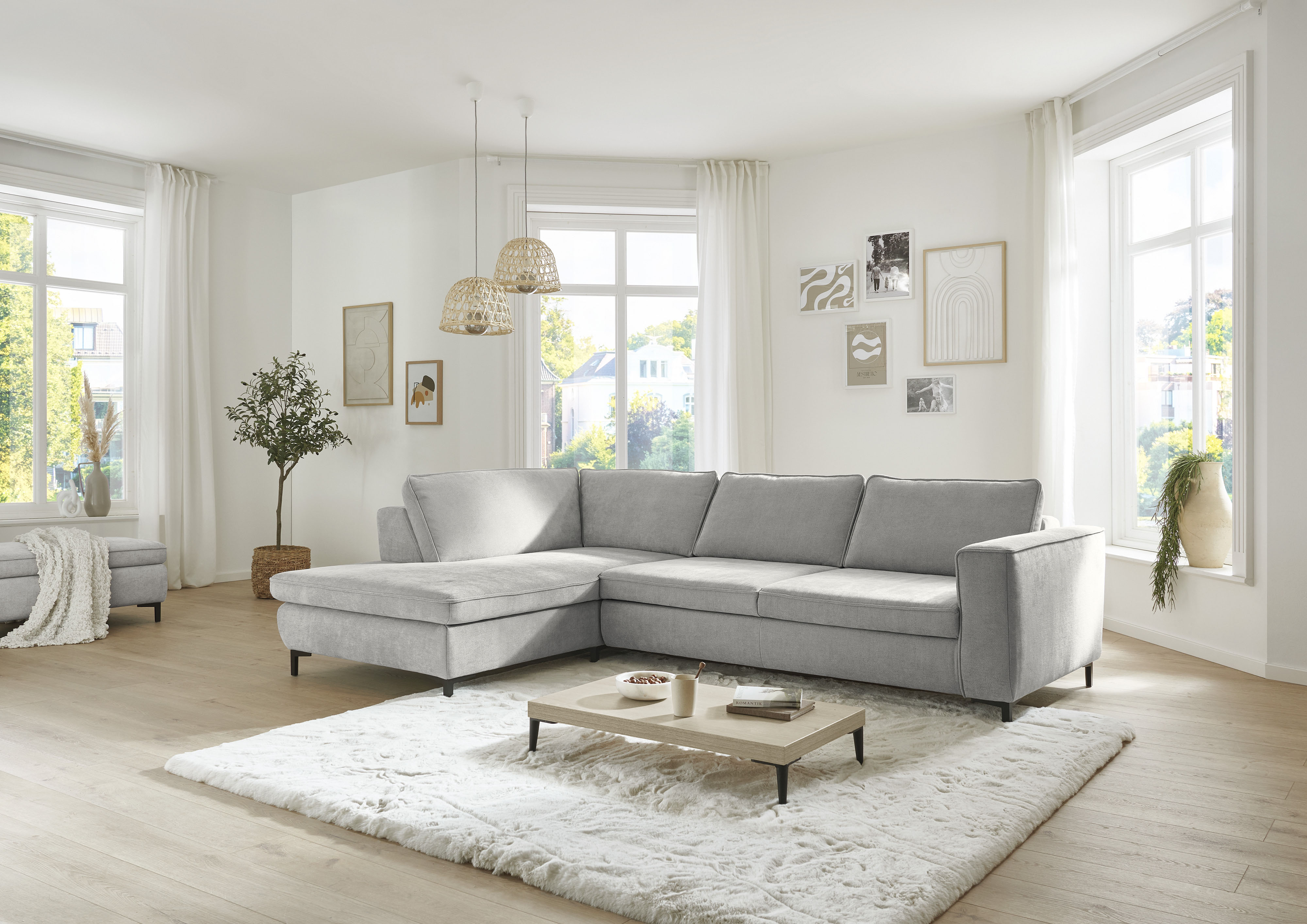 Die PlanBar Ecksofa "MP-IN24153, L-Form, Breite 289 cm" wahlweise mit Schlaffunktion und verstellbaren Kopfstützen