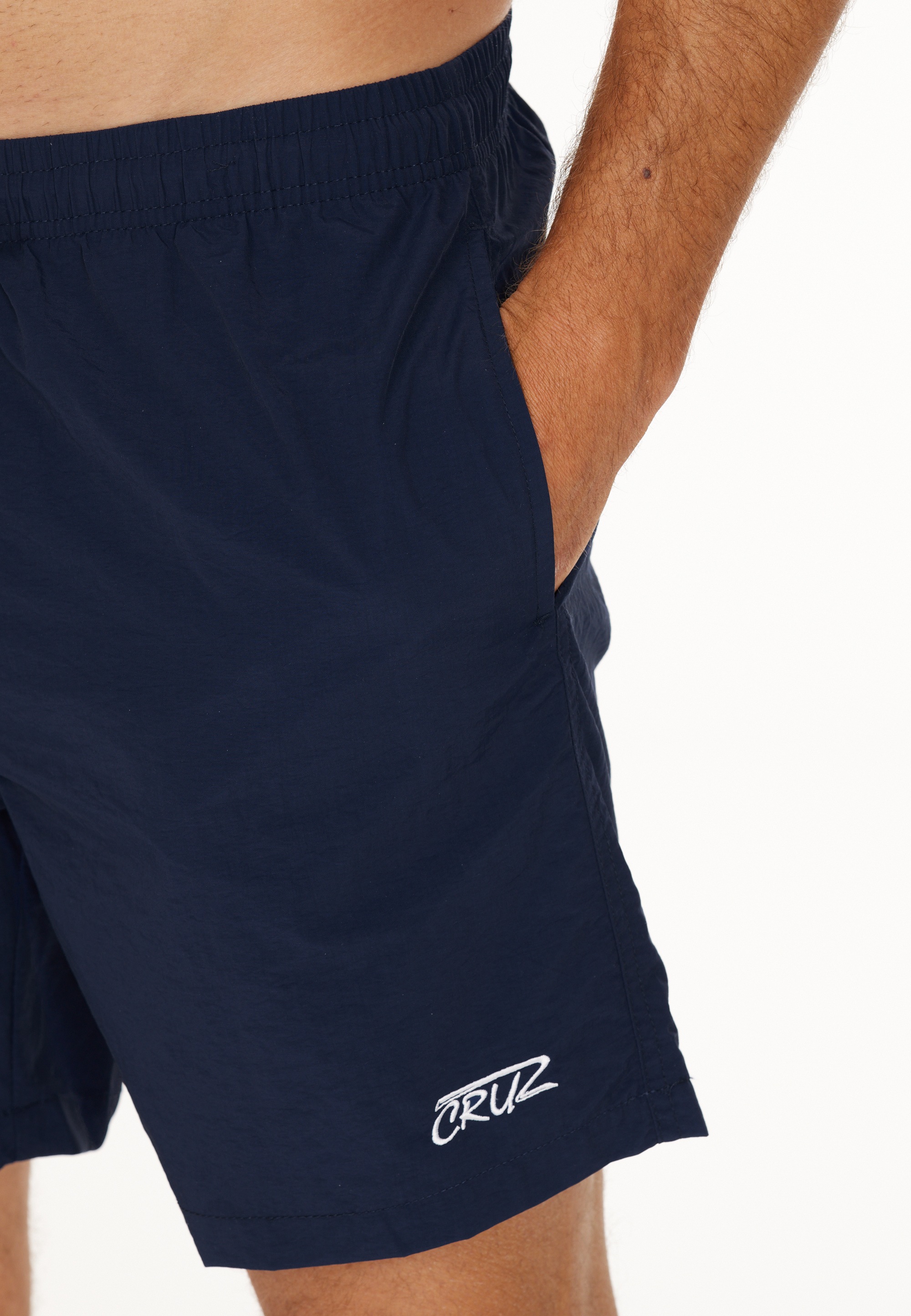 CRUZ Shorts »Eyemouth«, mit praktischem Kordelzug