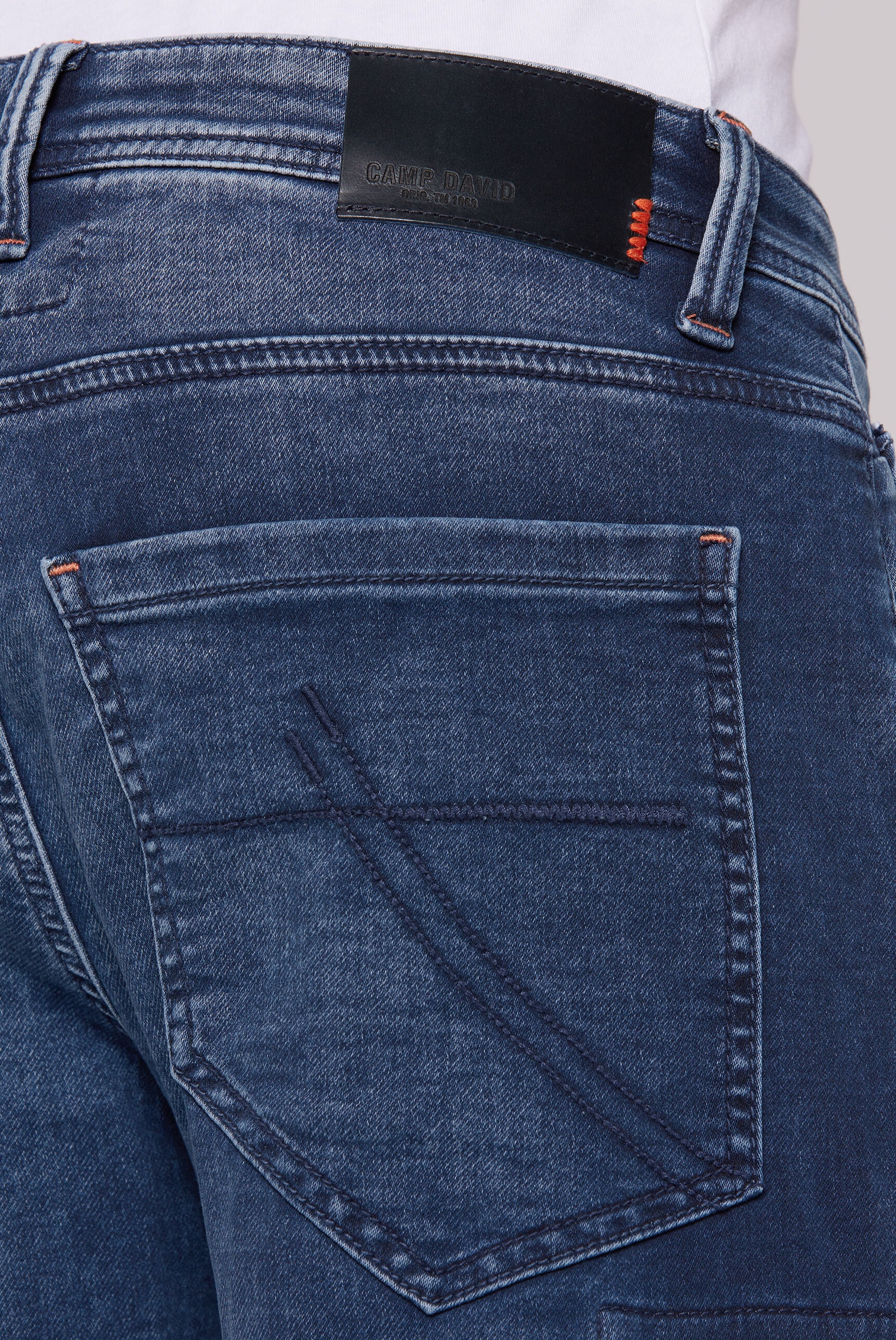 CAMP DAVID Jeansshorts, mit tief sitzenden Gesäßtaschen