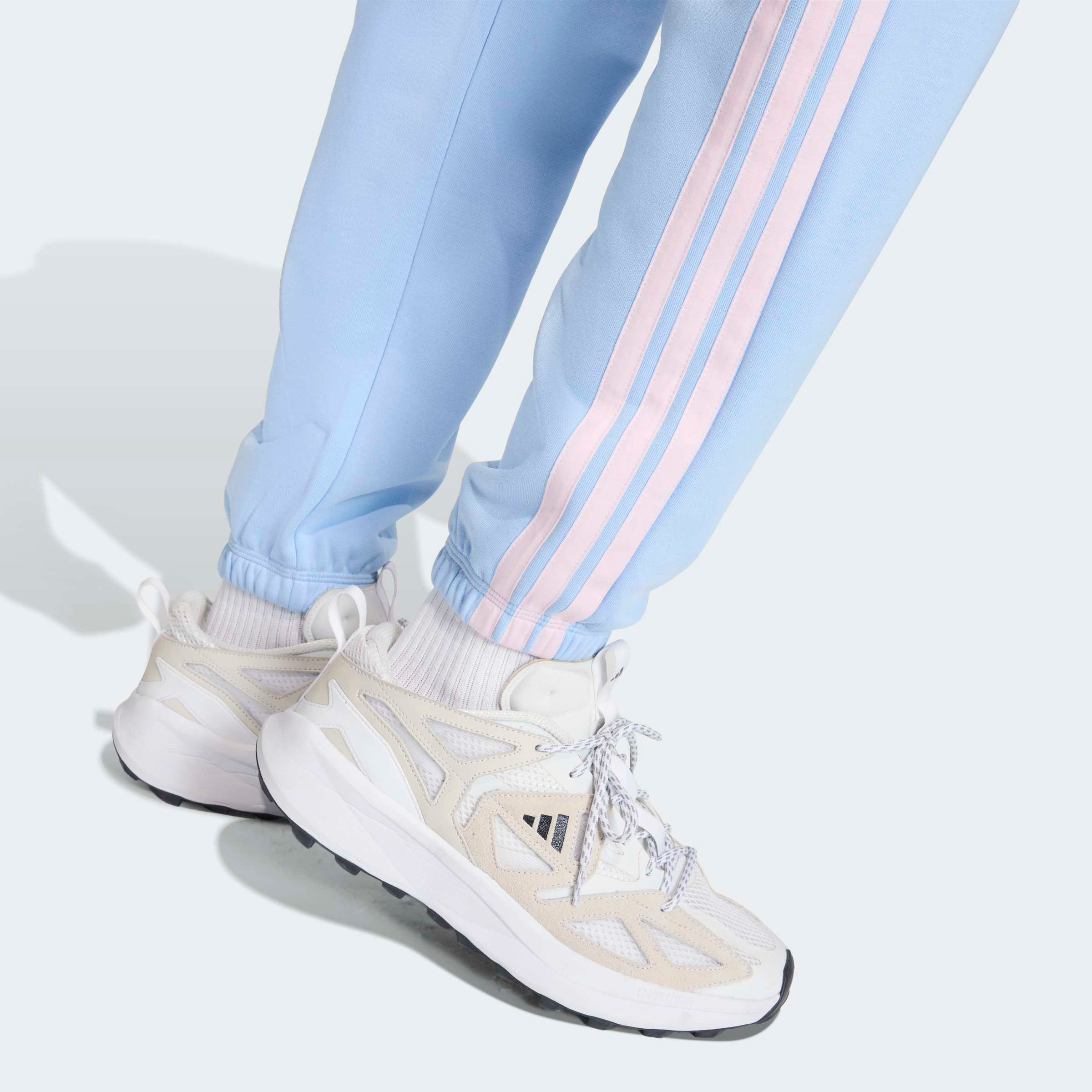 adidas Sportswear Sporthose »ESSENTIALS 3-STREIFEN FRENCH TERRY CUFFED«  Reguläre Passform, mittelhoher Bund, weiches French Terry Material