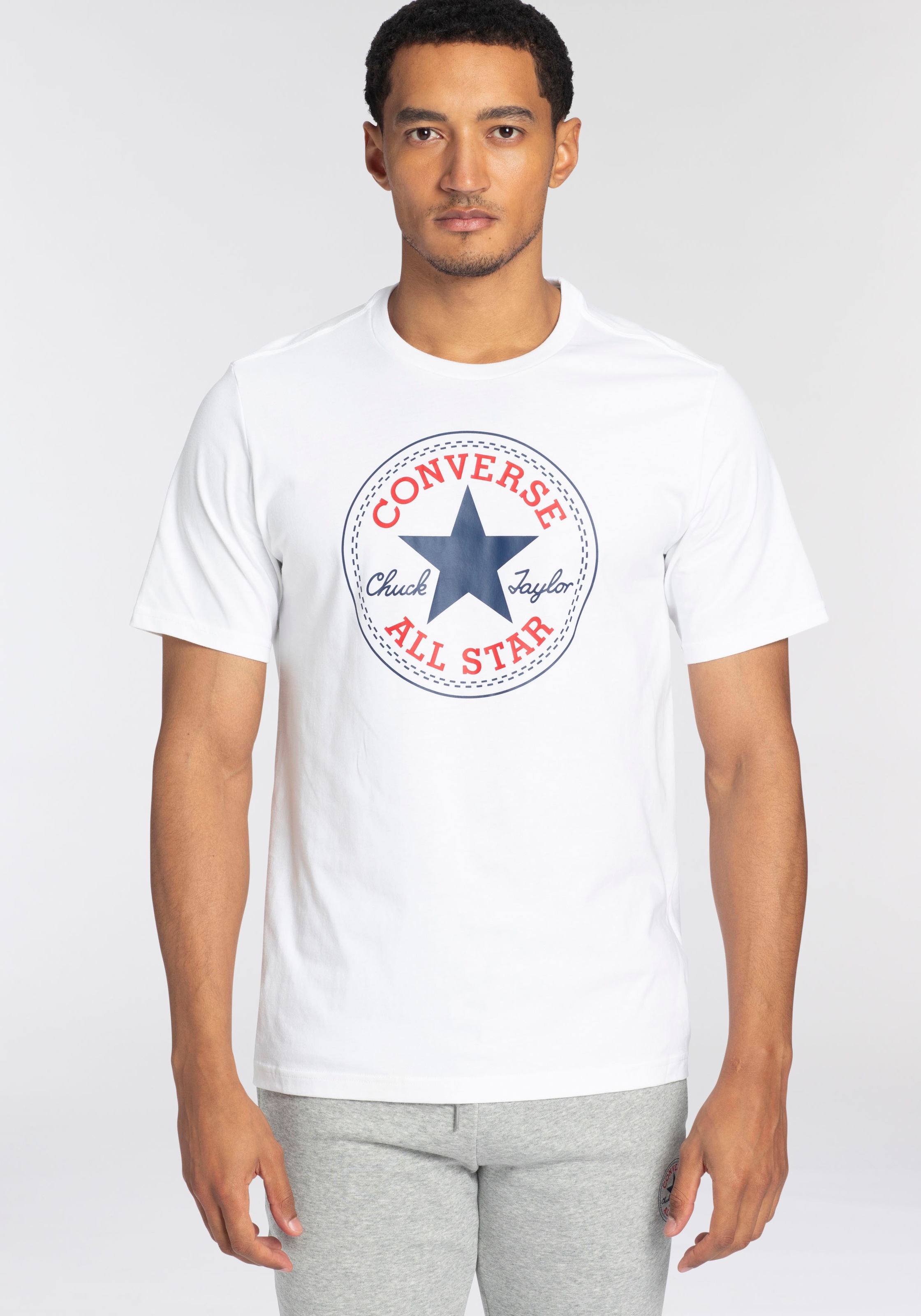 Thumbnail - Converse T-Shirt "CONVERSE GO-TO ALL STAR PATCH STANDARD-FIT T-SHIRT" 1 Stk. Unisex