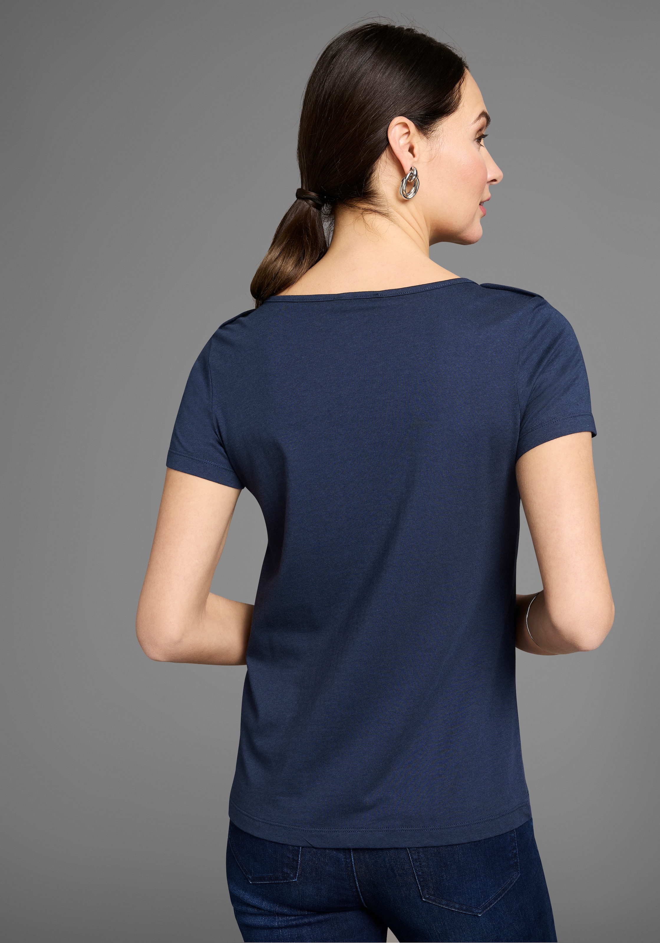 HECHTER PARIS Rundhalsshirt, mit gebrandeten Zierknöpfen