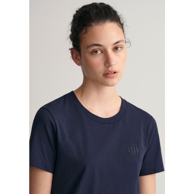 Gant T-Shirt »REG TONAL SHIELD KA T-SHIRT«, mit Zwillingsnähten an den  Saumkanten bestellen | BAUR