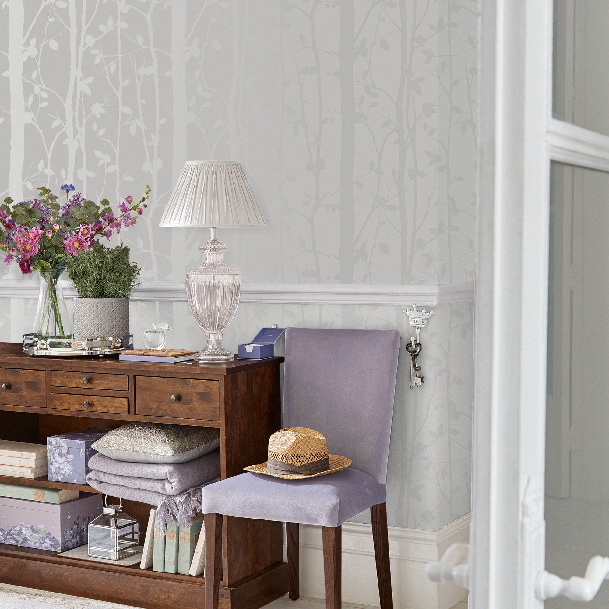LAURA ASHLEY Vliestapete »Cottonwood Pearlescent Weiß«, FSC® zertifiziert, mit lebhaftem Druck, 10 Meter Länge