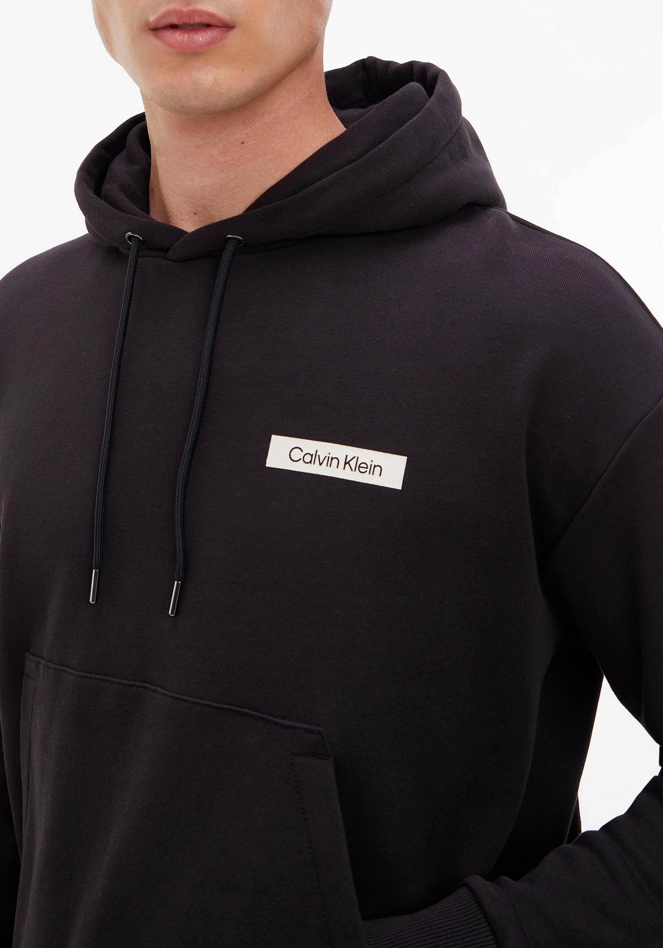 Calvin Klein CK-Schriftzug | großem BAUR auf dem mit Kapuzensweatshirt, Rücken für ▷
