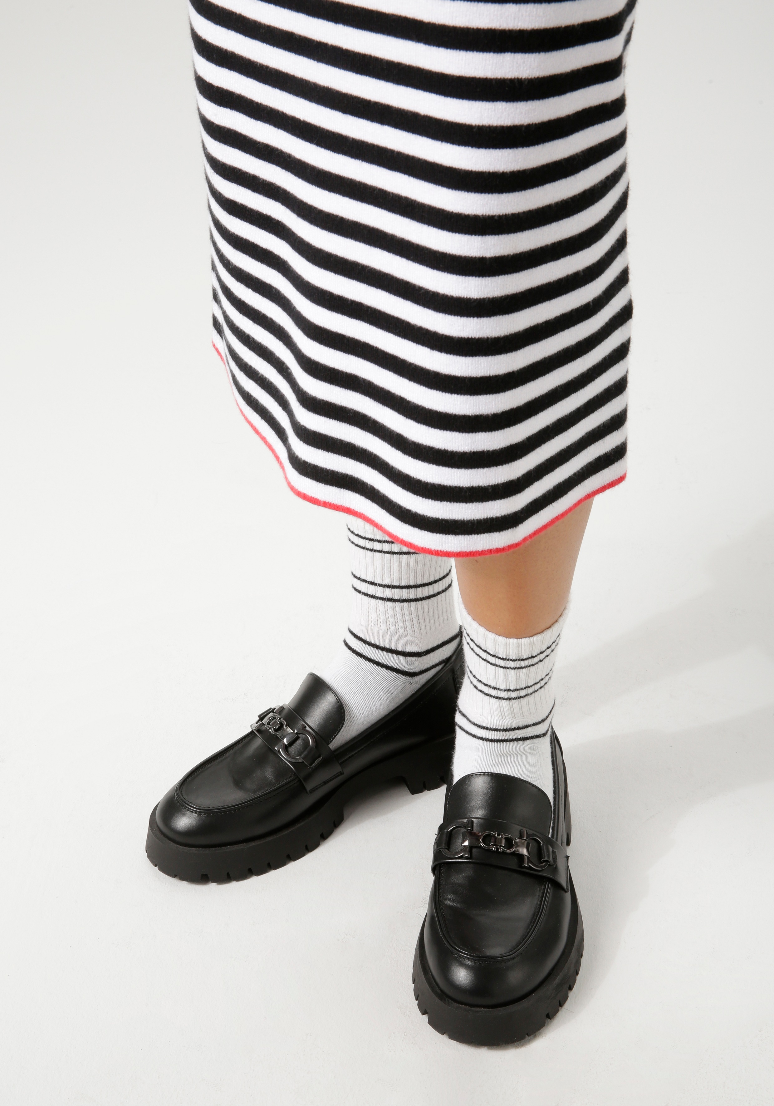 Thumbnail - Aniston CASUAL Strickrock mit rotem Farbakzent am Saum - NEUE KOLLEKTION