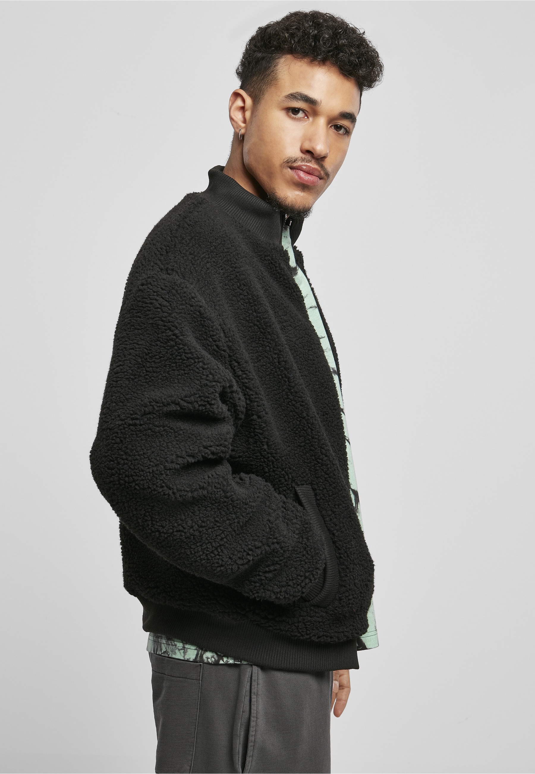 URBAN CLASSICS Winterjacke »Urban Classics Herren Boxy Sherpa Jacket« 1 Stk. tlg. ohne Kapuze