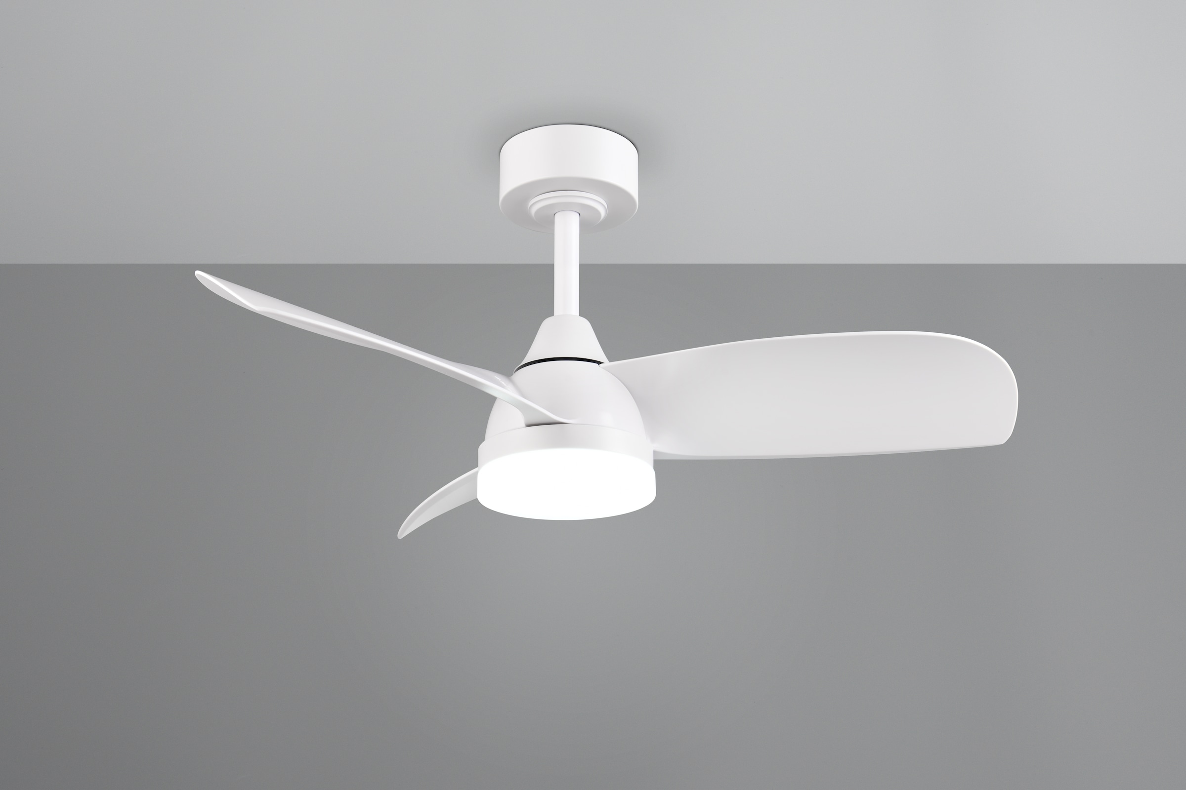 REALITY Leuchten LED Deckenleuchte »HELSINKI mit Ventilator, Deckenventilator mit Licht inkl Fernbedienung«, 1 flammig, Leuchtmittel LED-Board | LED fest integriert, 6 Geschwindigkeiten höhenverstellbar Vor-& Rücklauf dimmbar Nachtlicht