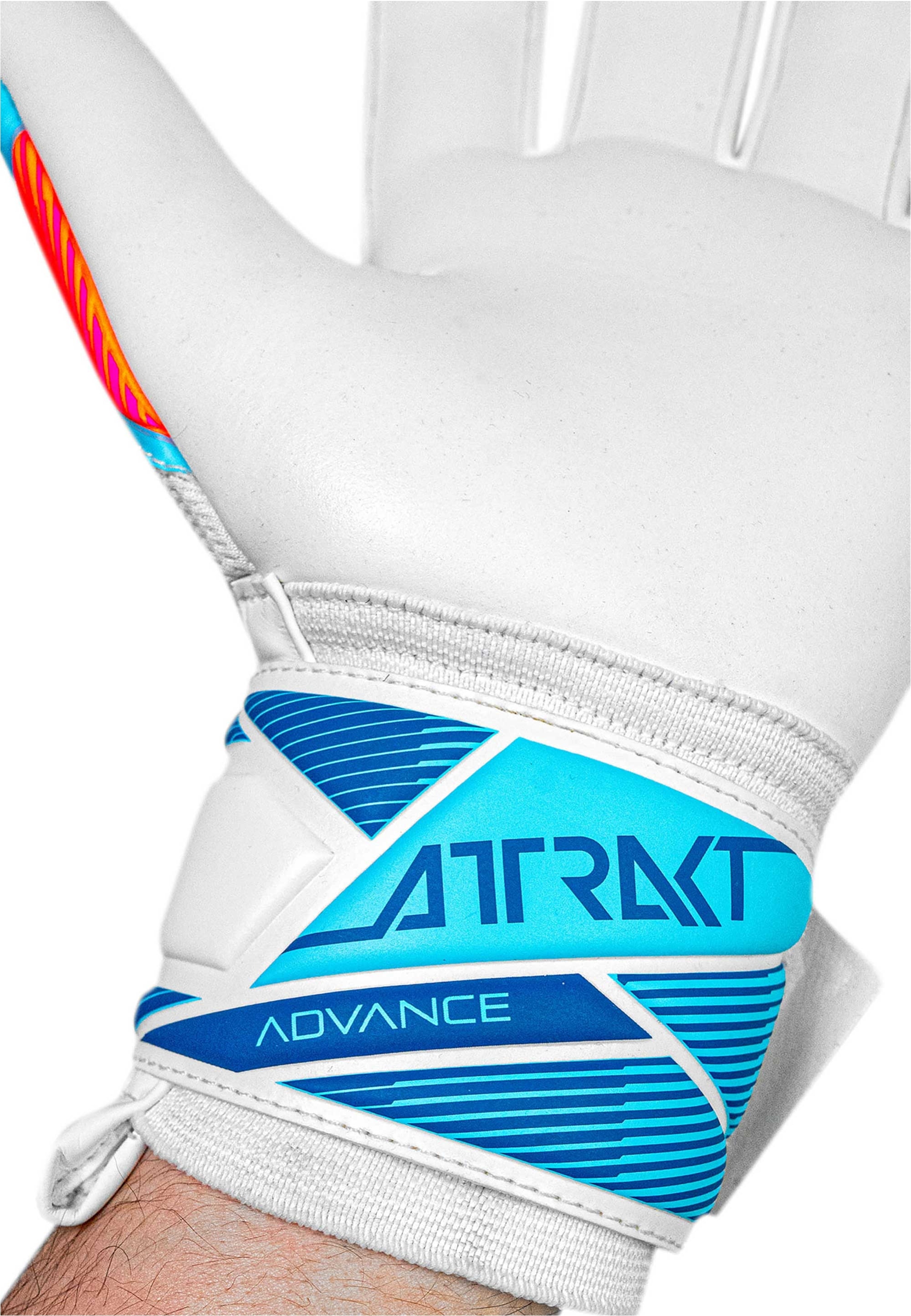 Reusch Torwarthandschuhe »Attrakt Advance« mit atmungsaktiven Mesh-Einsätzen