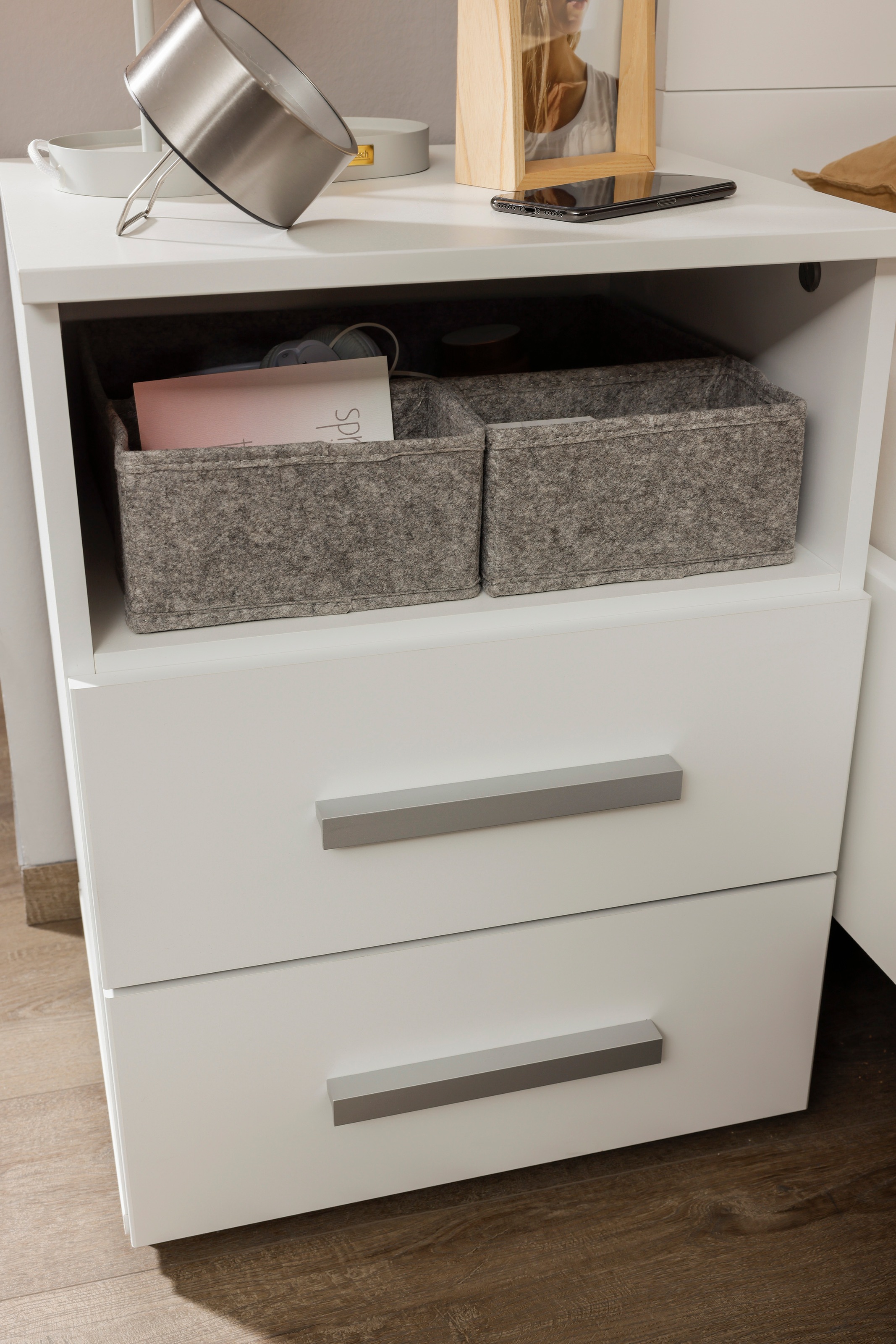 rauch Nachtkommode »Nachttisch Nachtkonsole Nachtschrank KOLUNA mit Dekorfront«, mit 2 Schubladen und Nische für viel Stauraum MADE IN GERMANY
