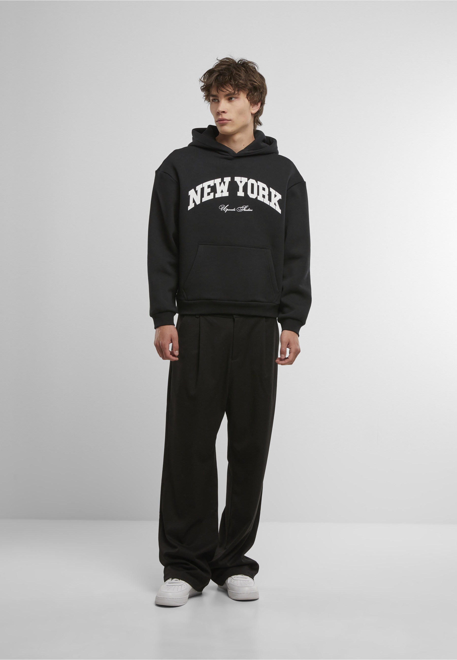 Upscale by Mister Tee Kapuzenpullover »Upscale by Mister Tee New York Collage Fluffy Hoody« 1 Stk.
