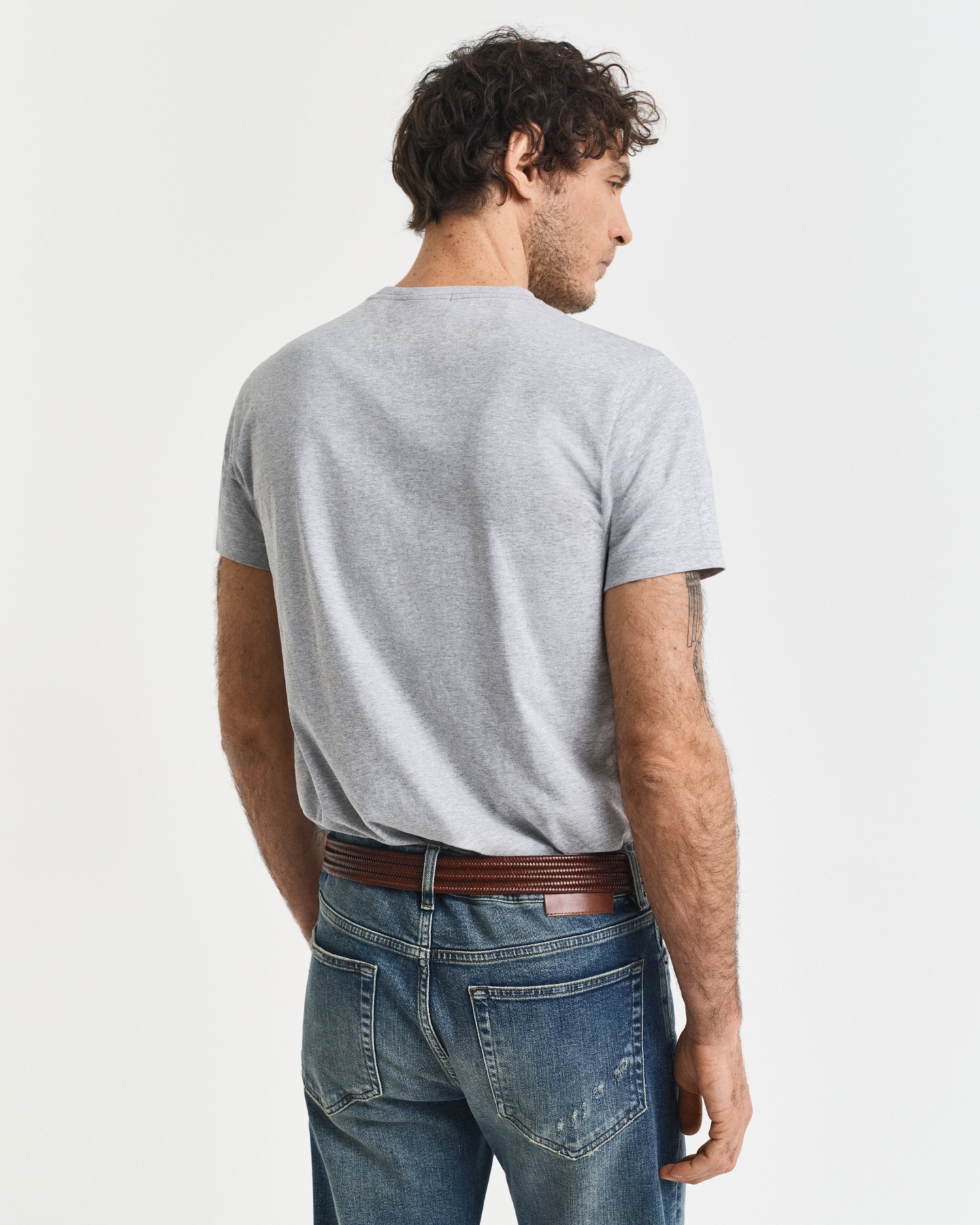Gant T-Shirt »SLIM SHIELD SS T-SHIRT«, mit Logostickerei auf der Brust