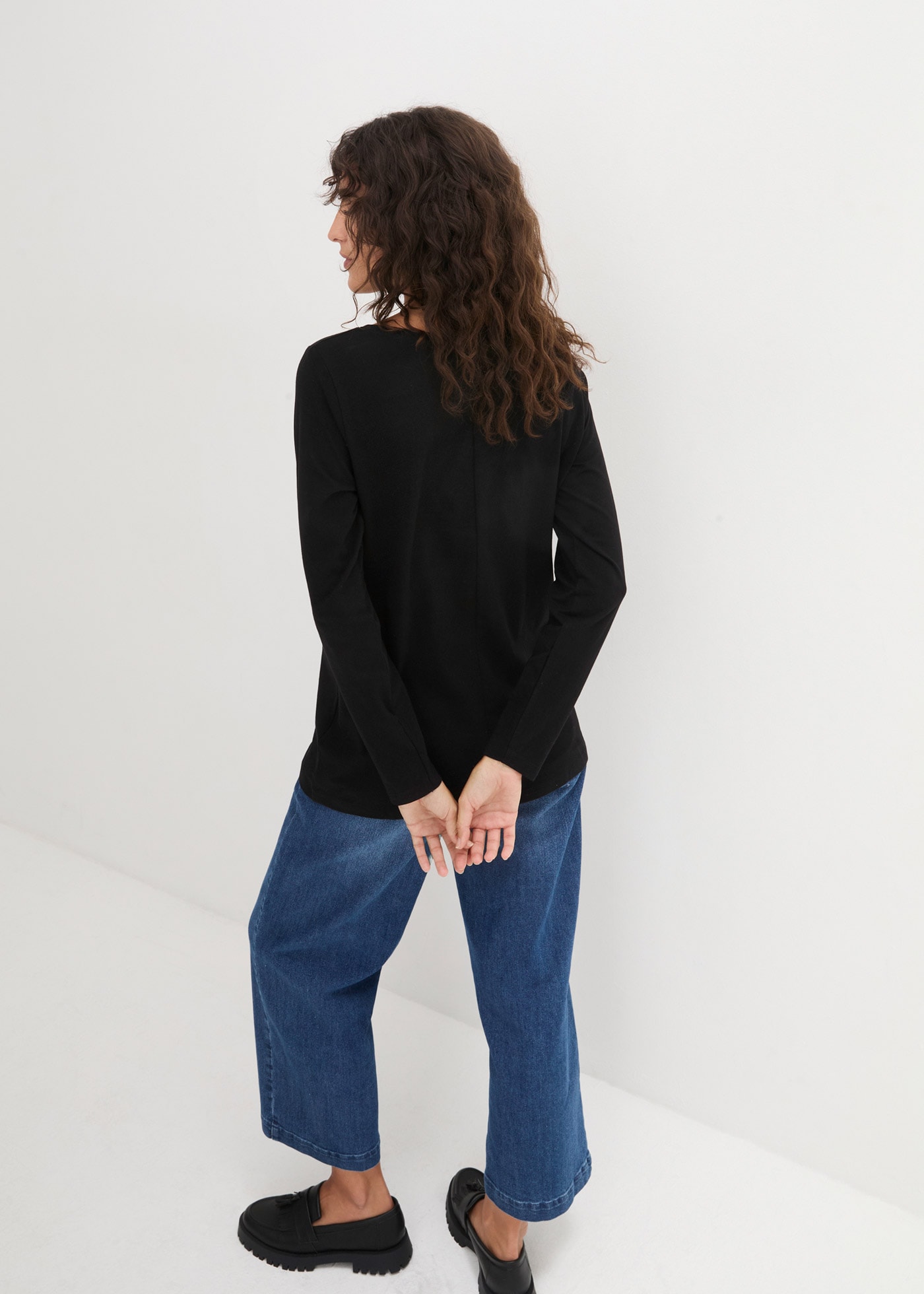 bonprix Langarmshirt mit Rundhalsausschnitt und dekorativer Rückennaht