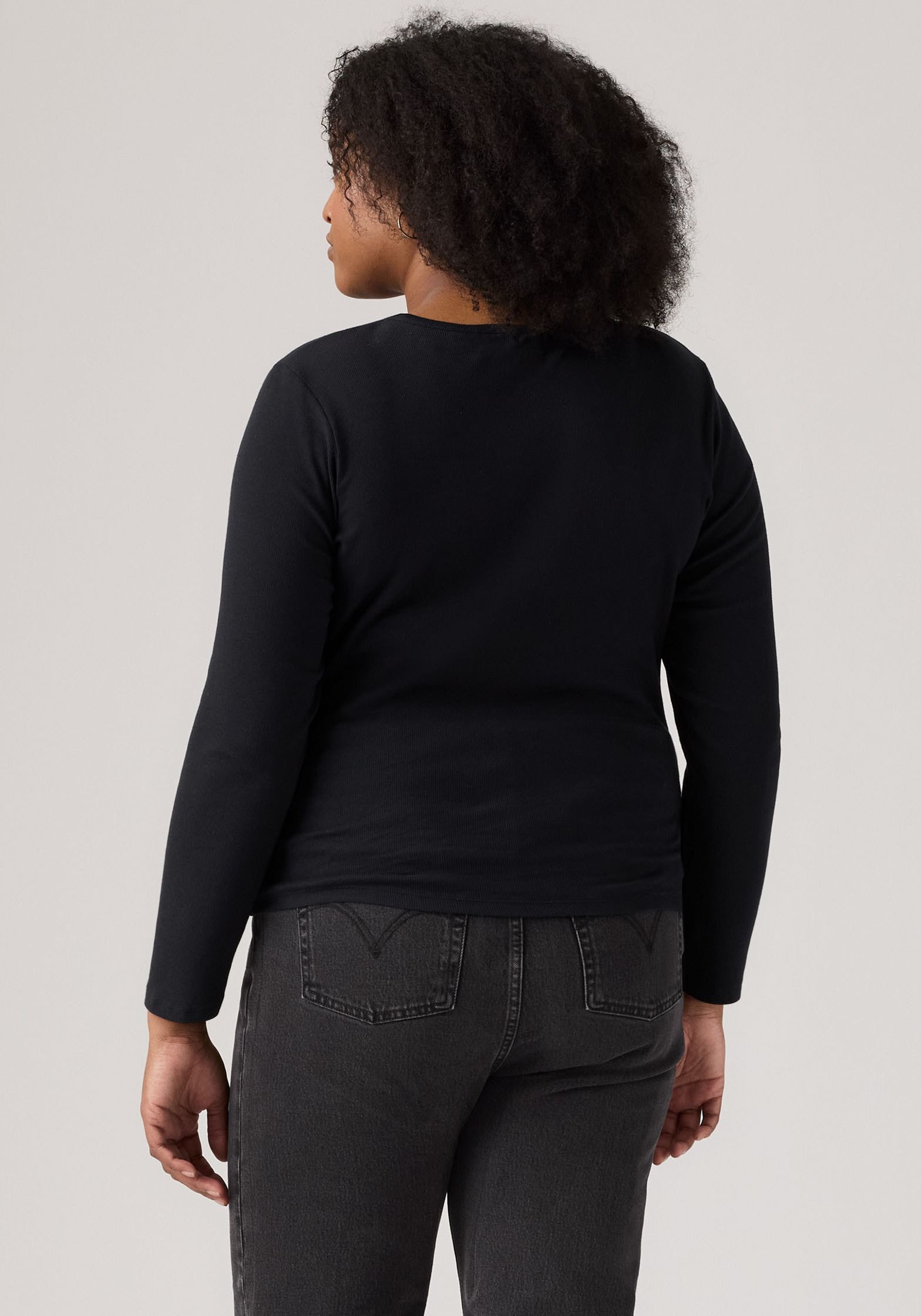 Levi's® Plus Langarmshirt »PL HAYES LS BLACK«, in figurbetonter Passform