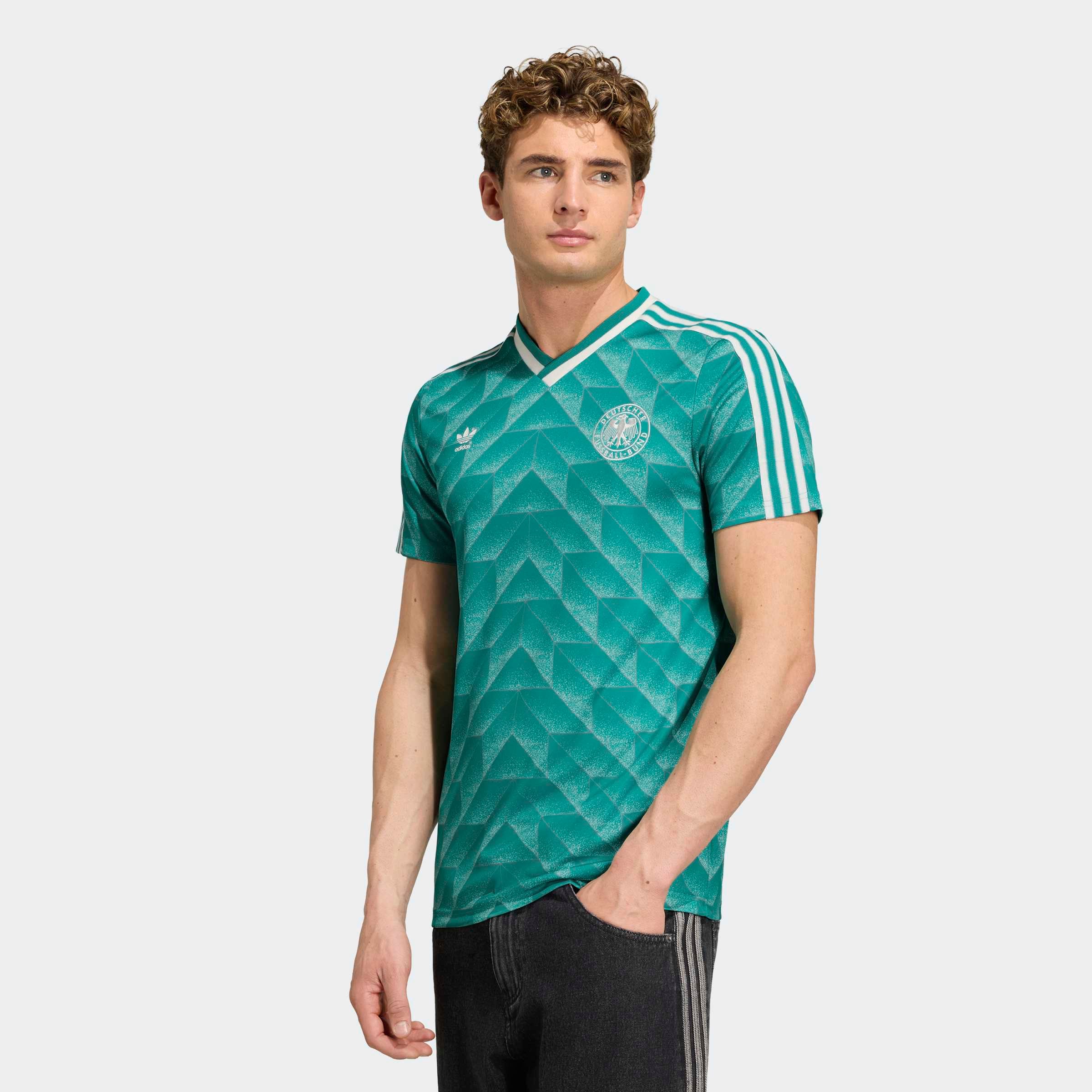adidas Performance Fußballtrikot "DFB A JSY 90" schmale Passform, mit V-Ausschnitt, Doppelstrick-Konstruktion