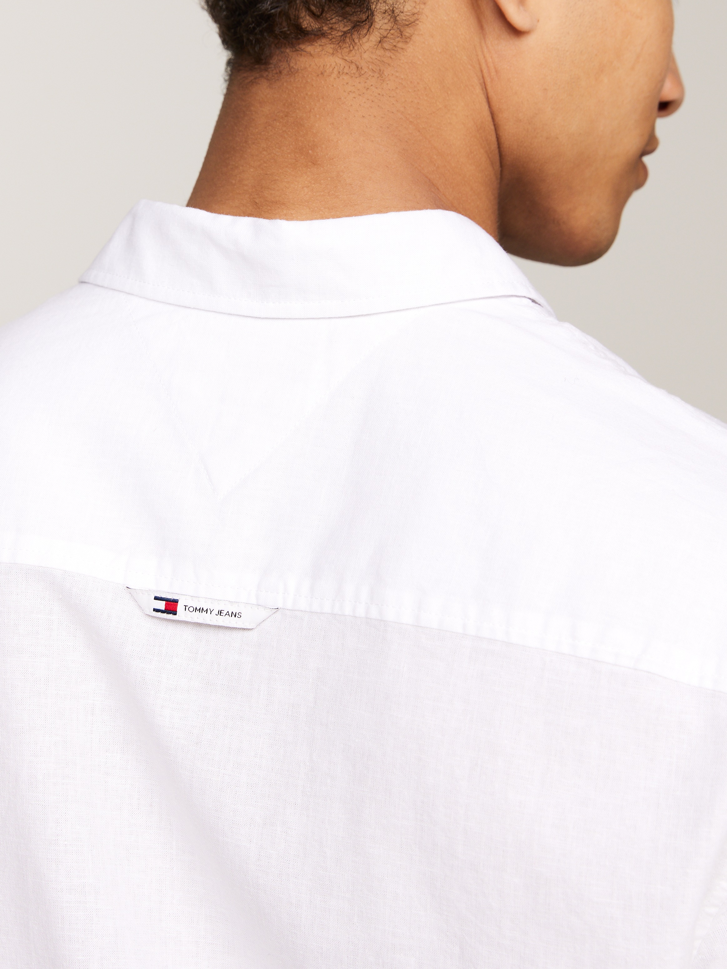 Tommy Jeans Kurzarmhemd »TJM REG LINEN BLEND SS SHIRT«, mit Logostickerei