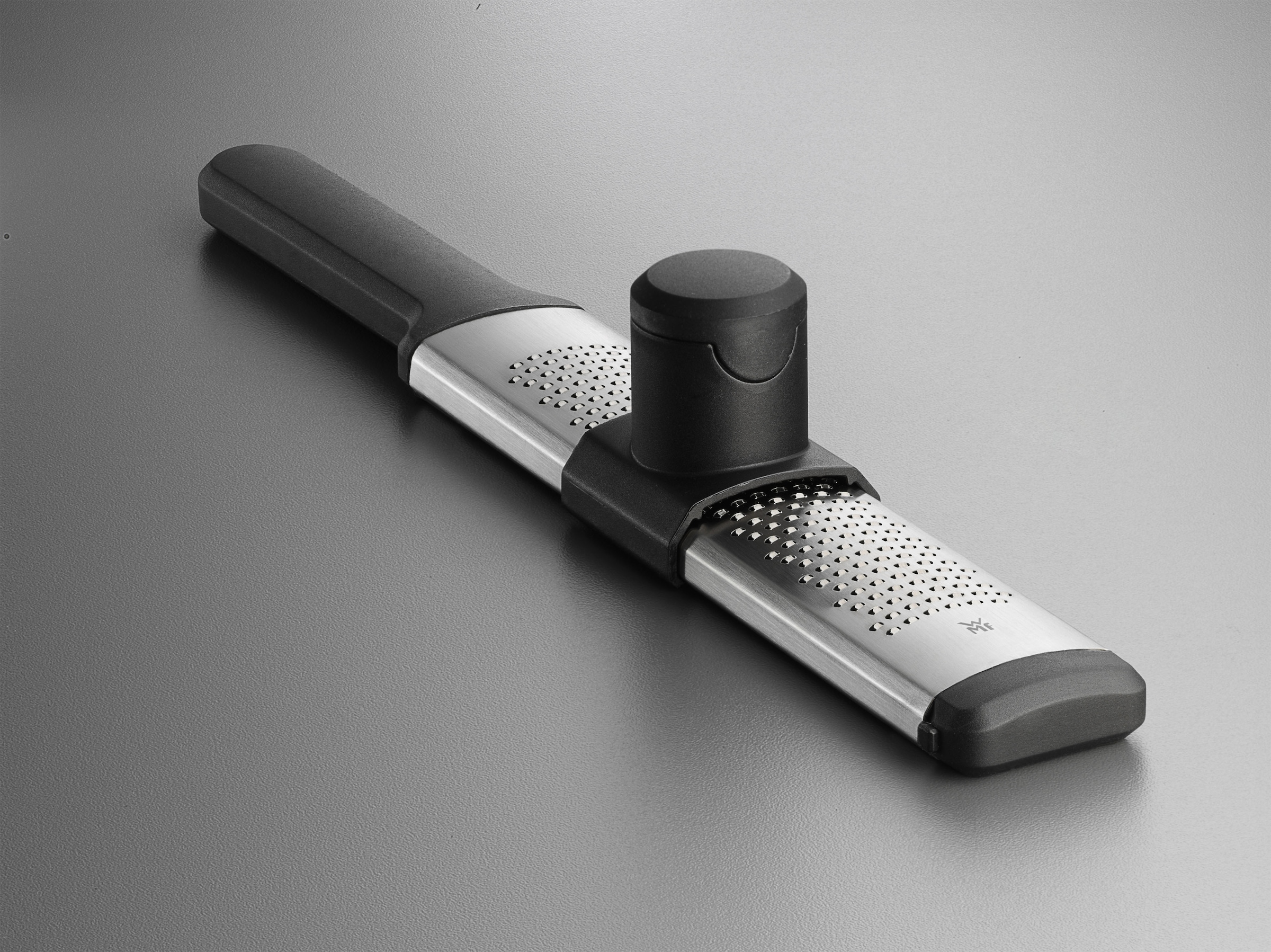 WMF Küchenreibe »Top Tools«, (2 St.), Cromargan Edelstahl, rutschfester Soft-Touch-Griff, Fingerschutz