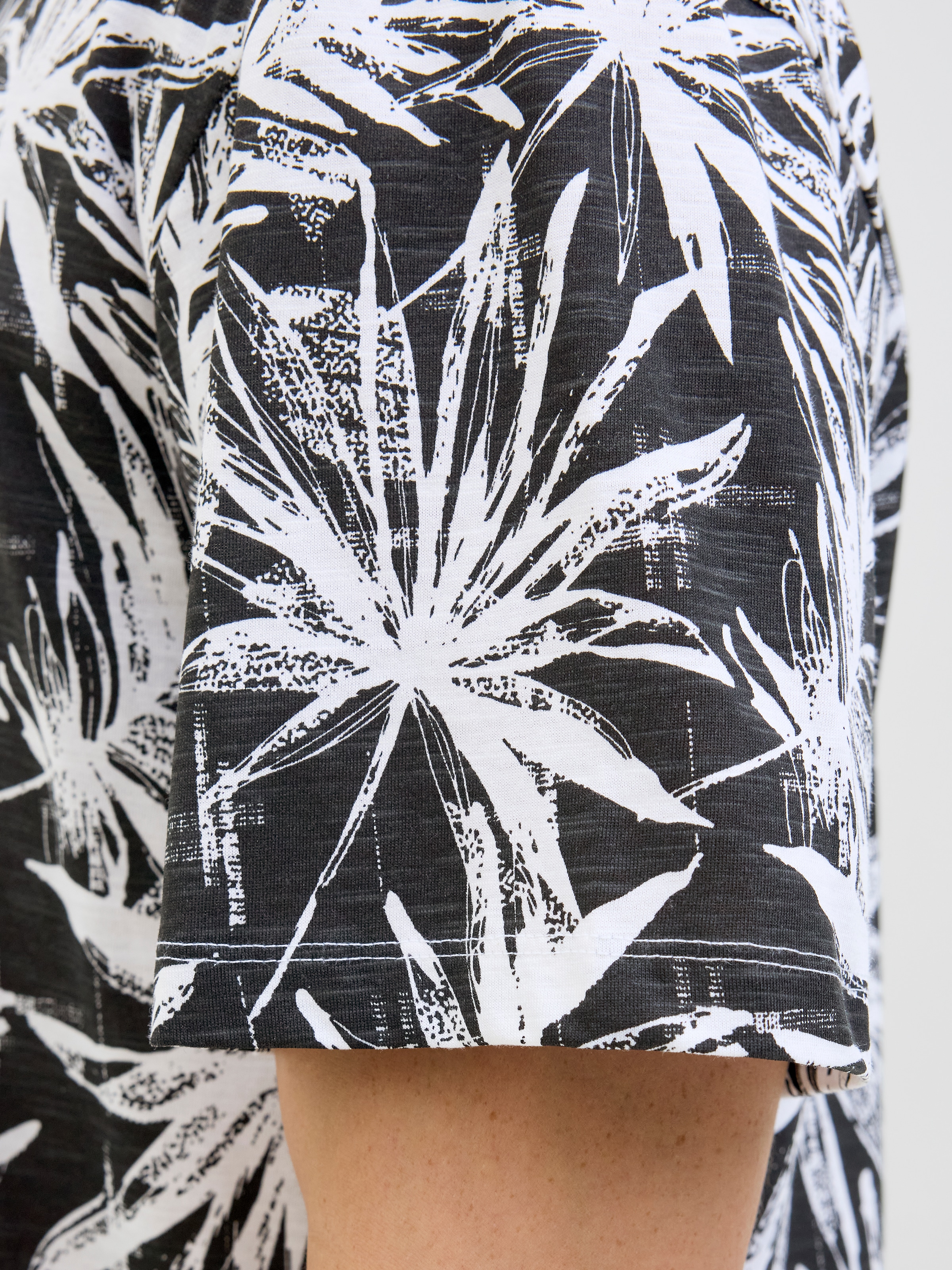 Jack & Jones Rundhalsshirt »JJEBRYAN AOP TEE S/S O-NECK NOOS«, mit All-Over Print