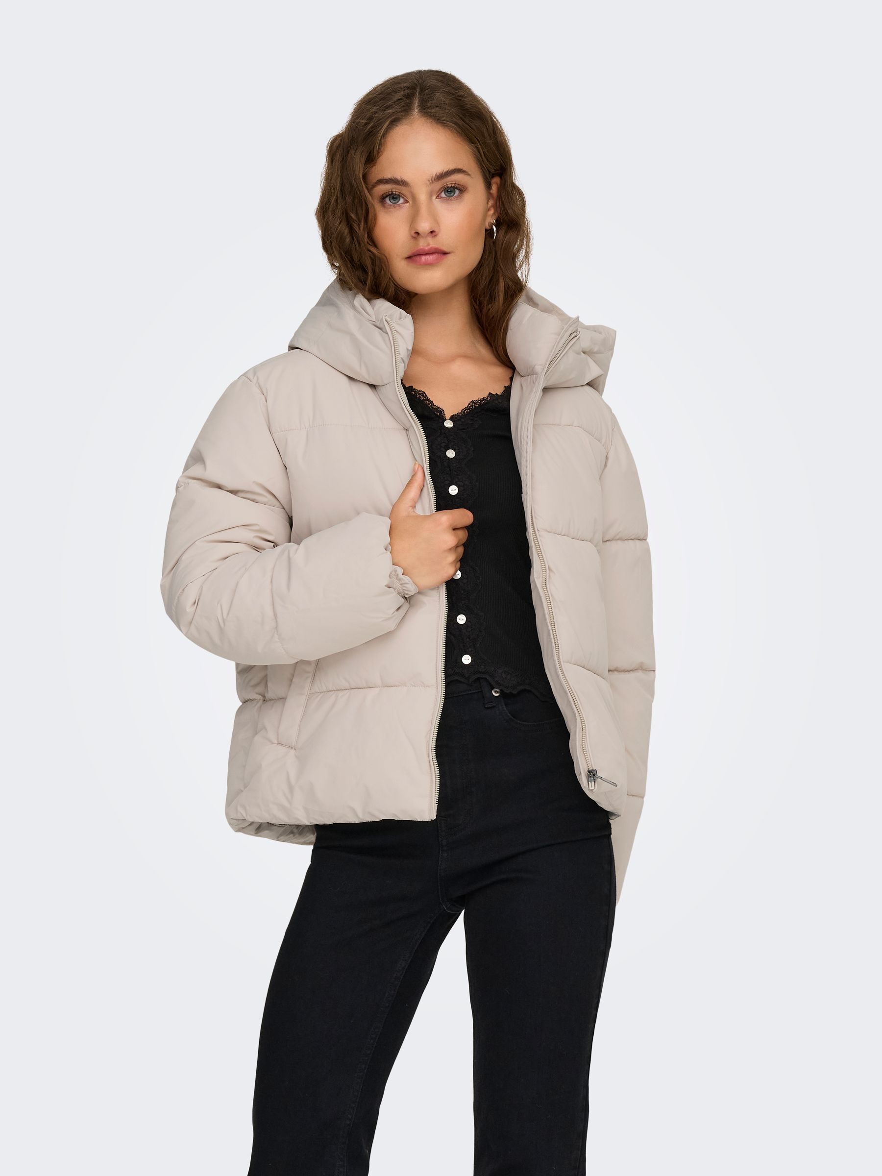 ONLY Steppjacke "ONLJUTA SHORT PUFFER OTW NOOS" mit Kapuze Kunstfaser