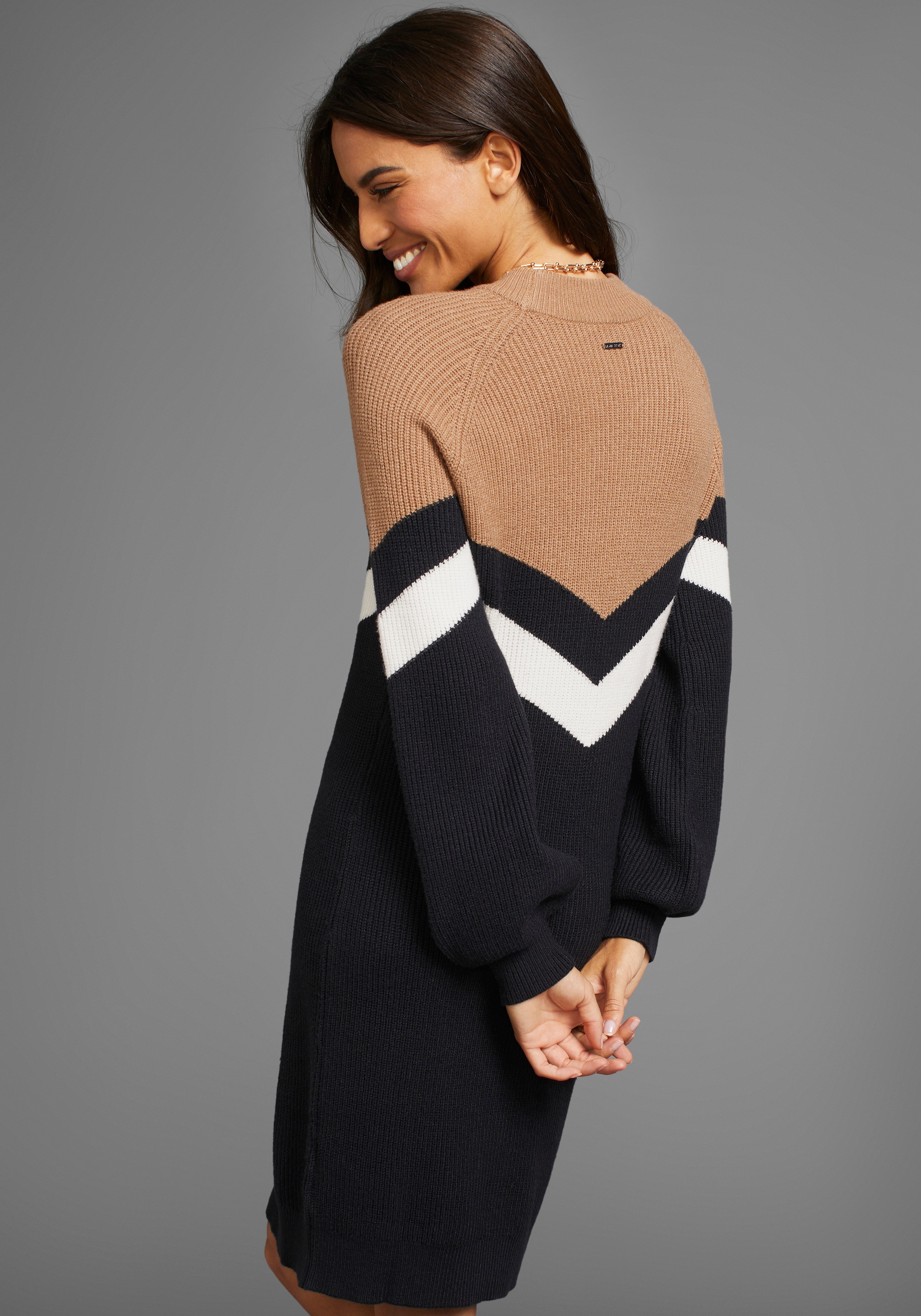Laura Scott Strickkleid, figurbetonter Schnitt, aus elastischem Strickstoff günstig online kaufen