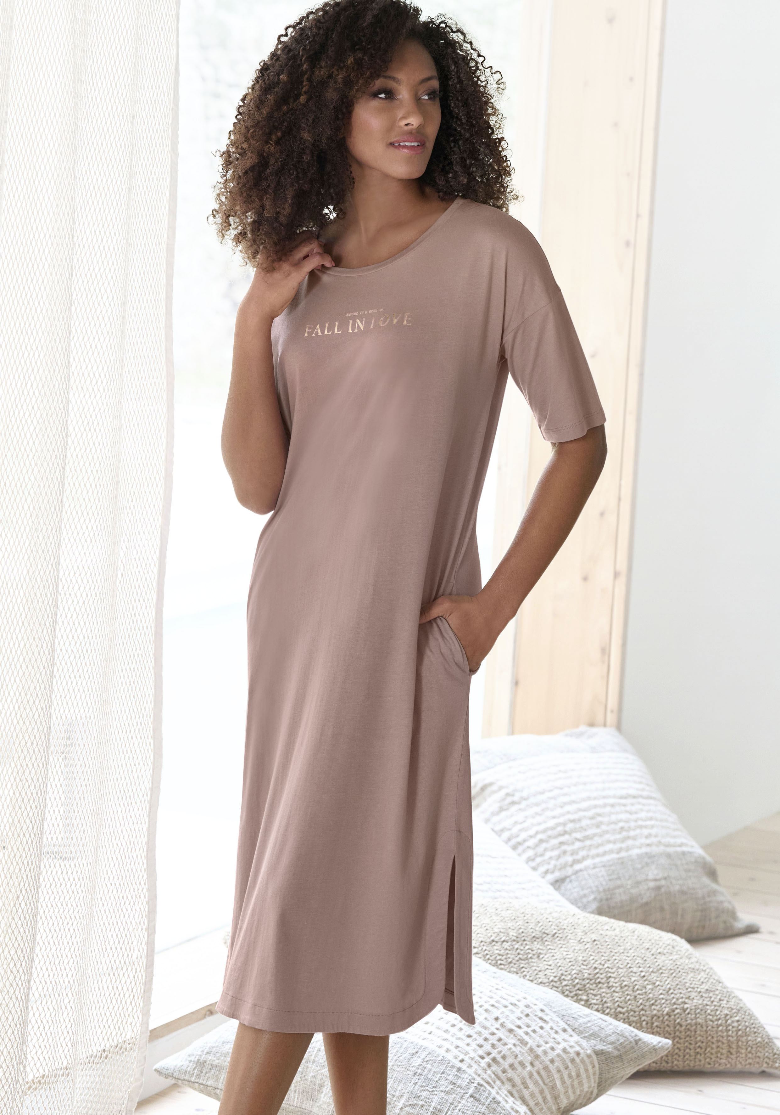 Vivance Dreams by Lascana Nachthemd Seitennahttaschen mit schönem Foildruck