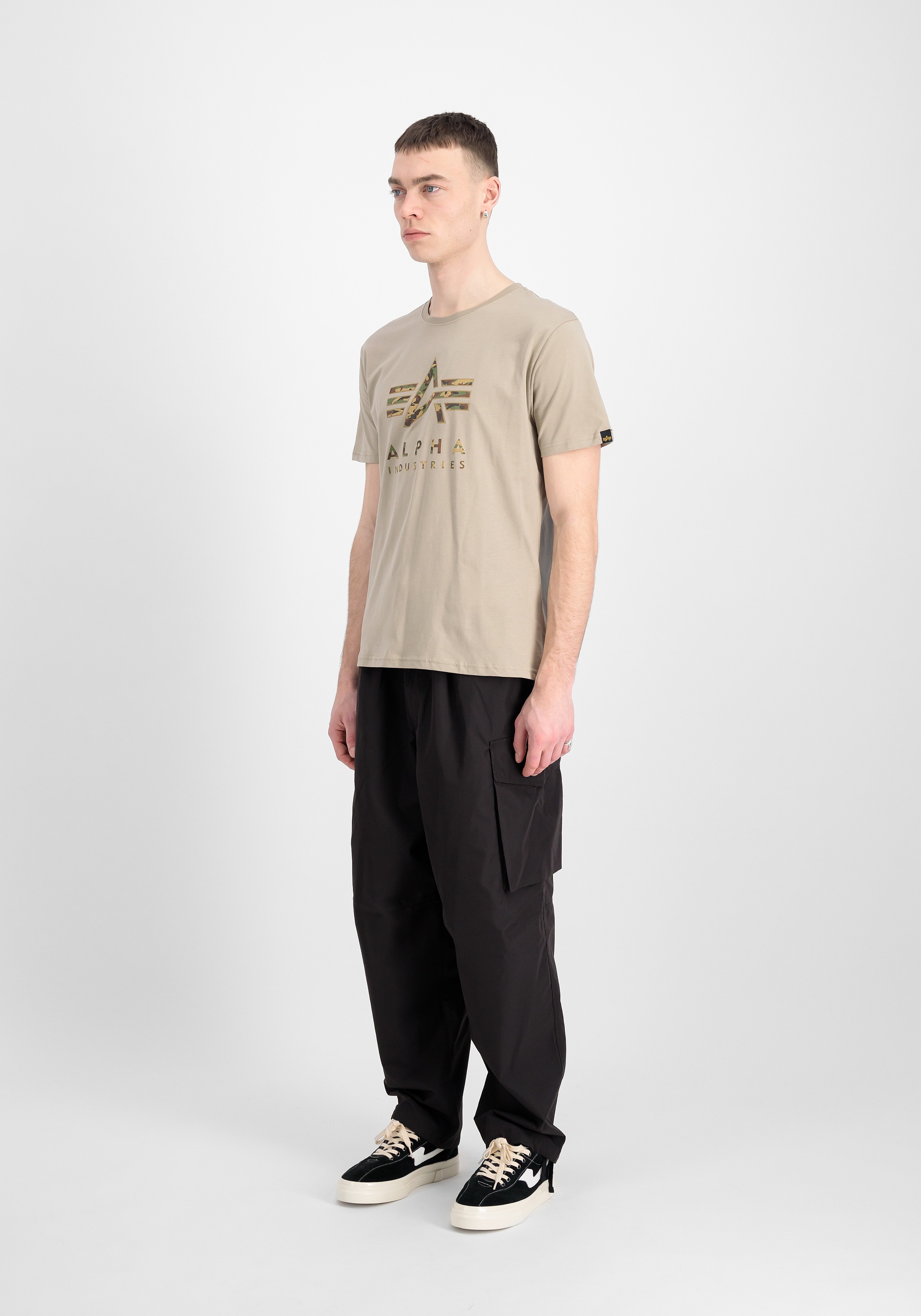 Thumbnail - Alpha Industries T-Shirt "Camo Puff Print T-Shirt"