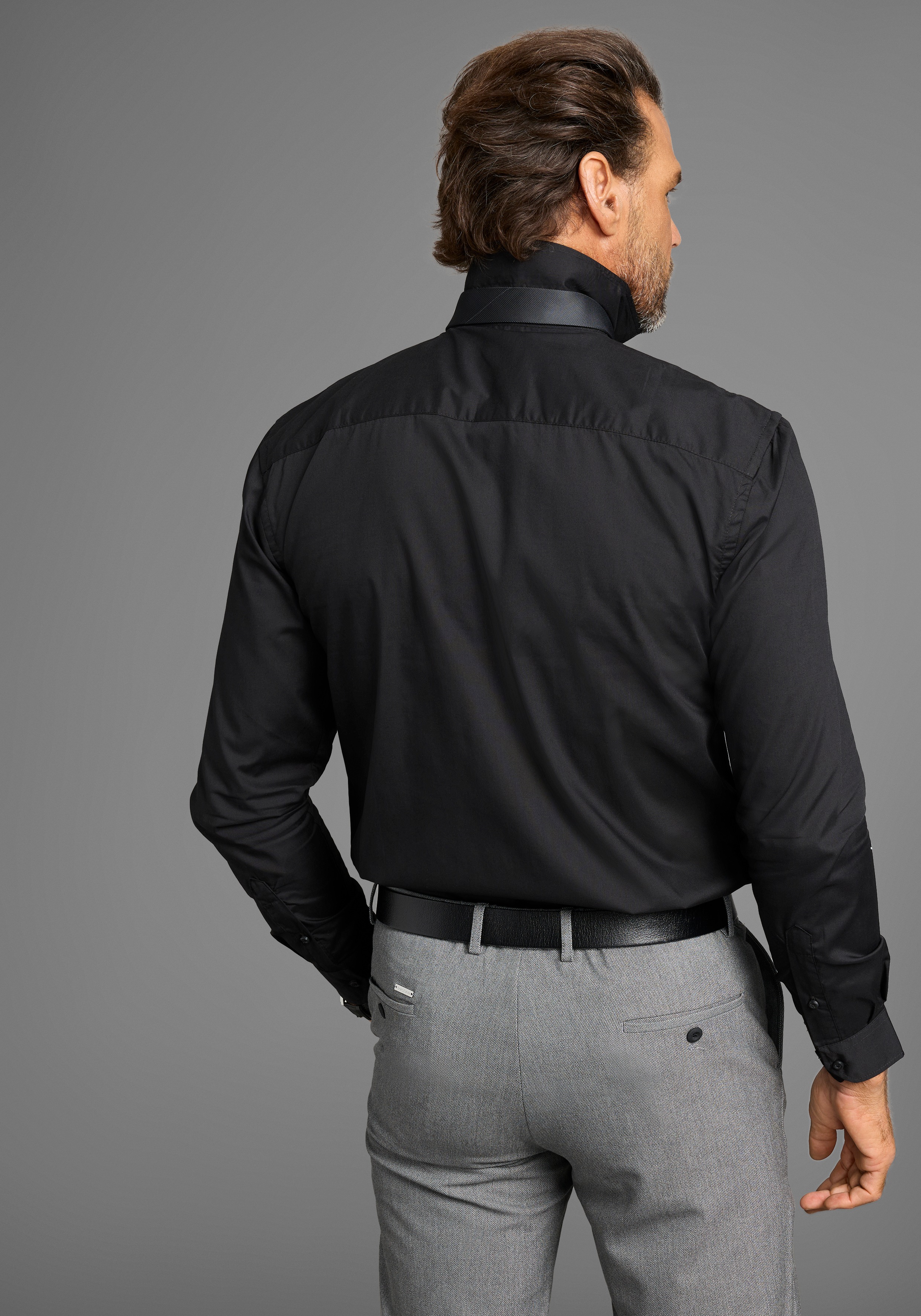 Thumbnail - Mans World Krawatte mit nimalistischem ton-ton Streifen Design