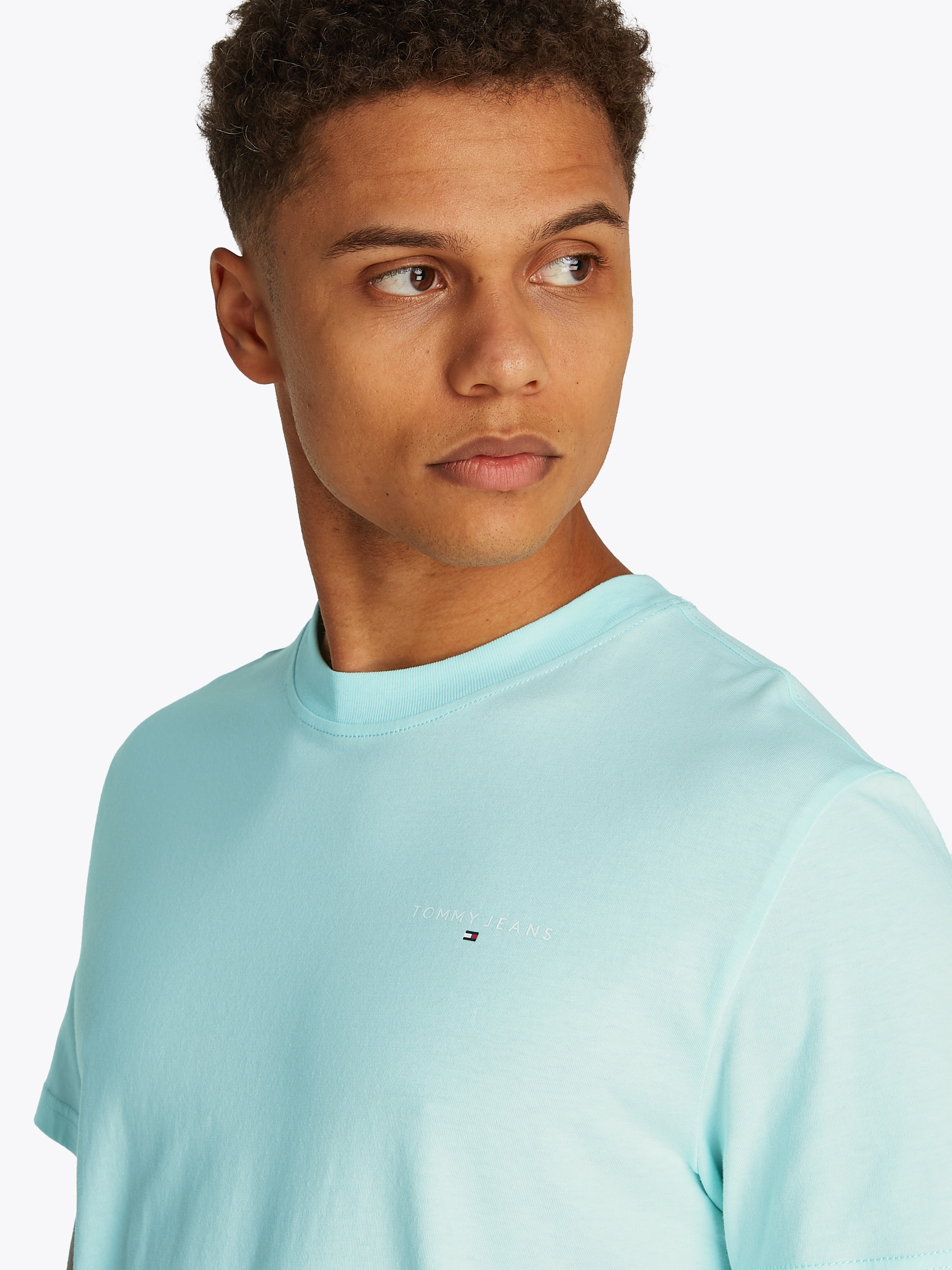 Tommy Jeans T-Shirt »TJM SLIM LINEAR CHEST SS TEE EXT«, mit Logodruck