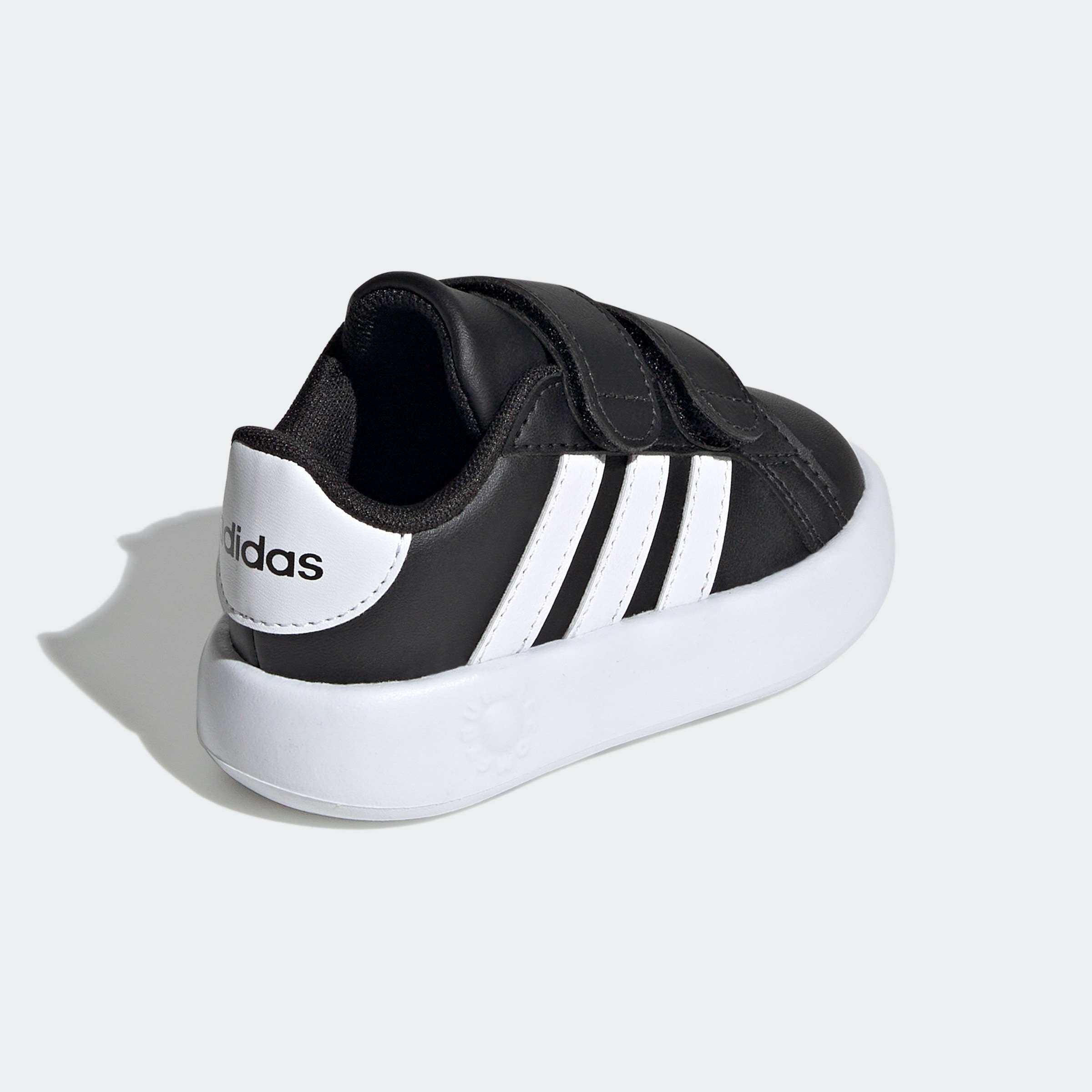 adidas Sportswear Klettschuh »GRAND COURT 2.0 KIDS«, Design auf den Spuren des adidas Superstar, für Kinder