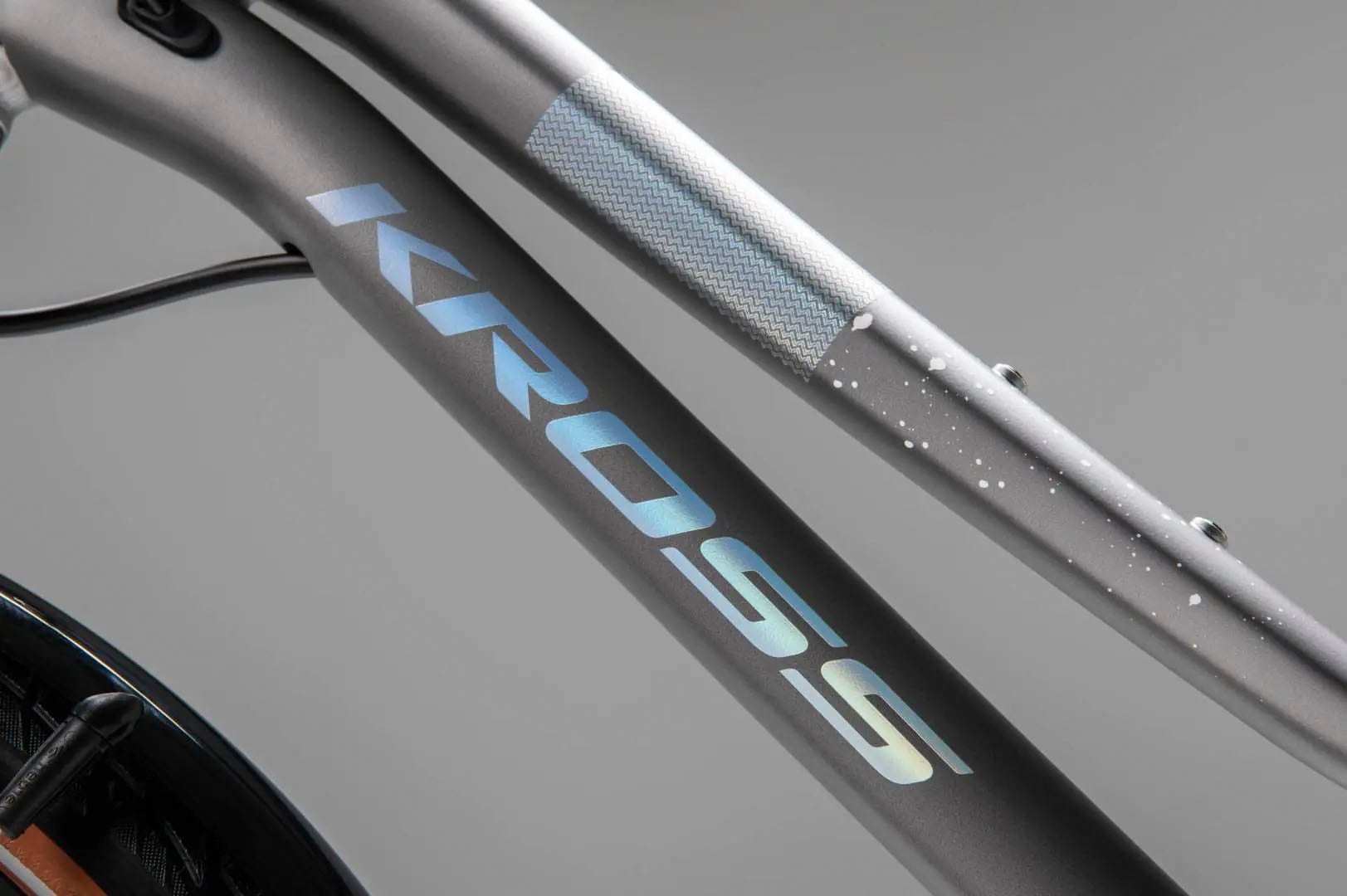 Kross Trekkingrad »KROSS Trekkingrad 28" Trans 5.0 ULT.RA silver 18 Gänge« 18 Gang Shimano CUES U3020 Schaltwerk Kettenschaltung