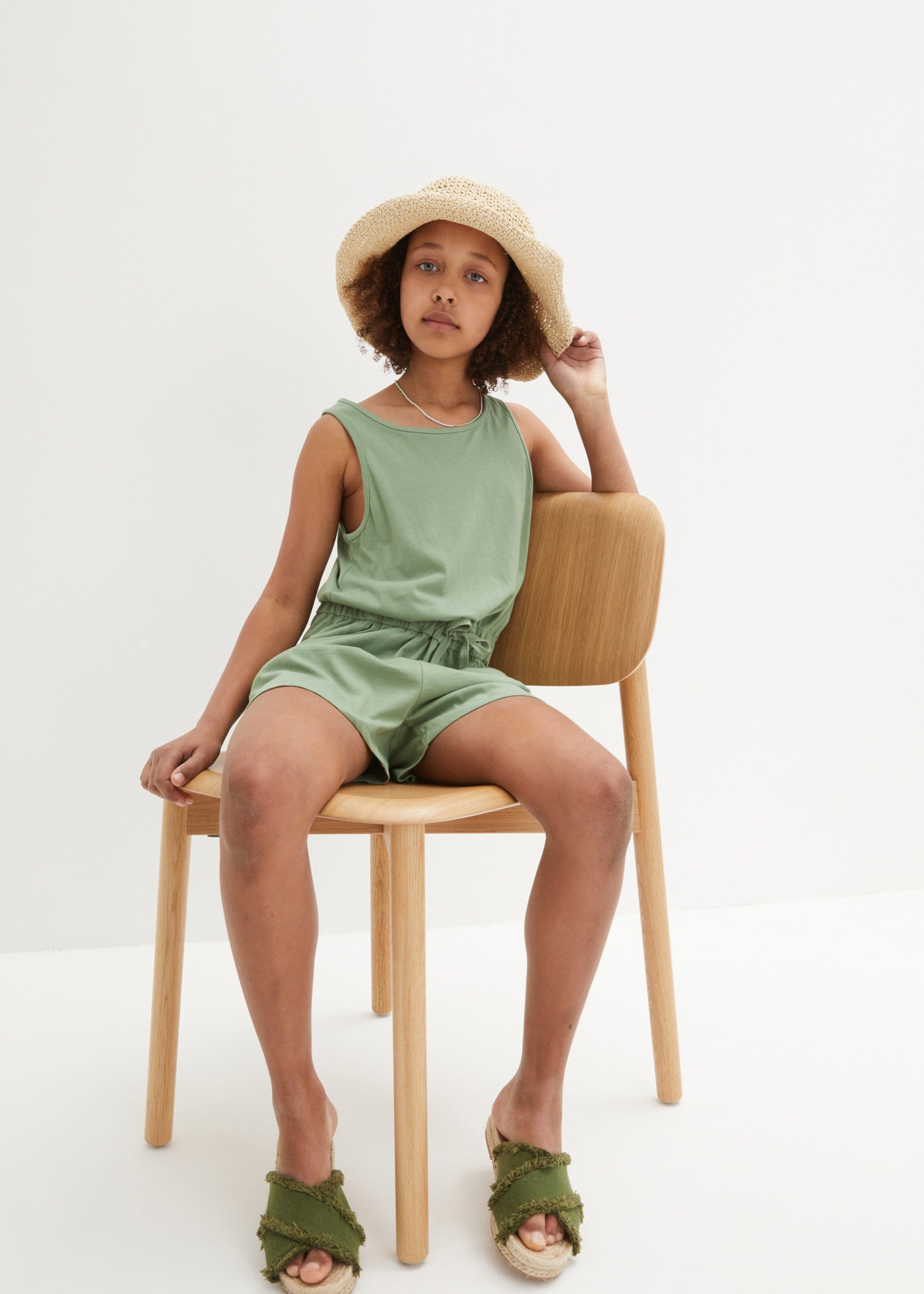 bonprix Jumpsuit bequemer Schnitt, elastische Taille mit Kordelzug, ärmellos