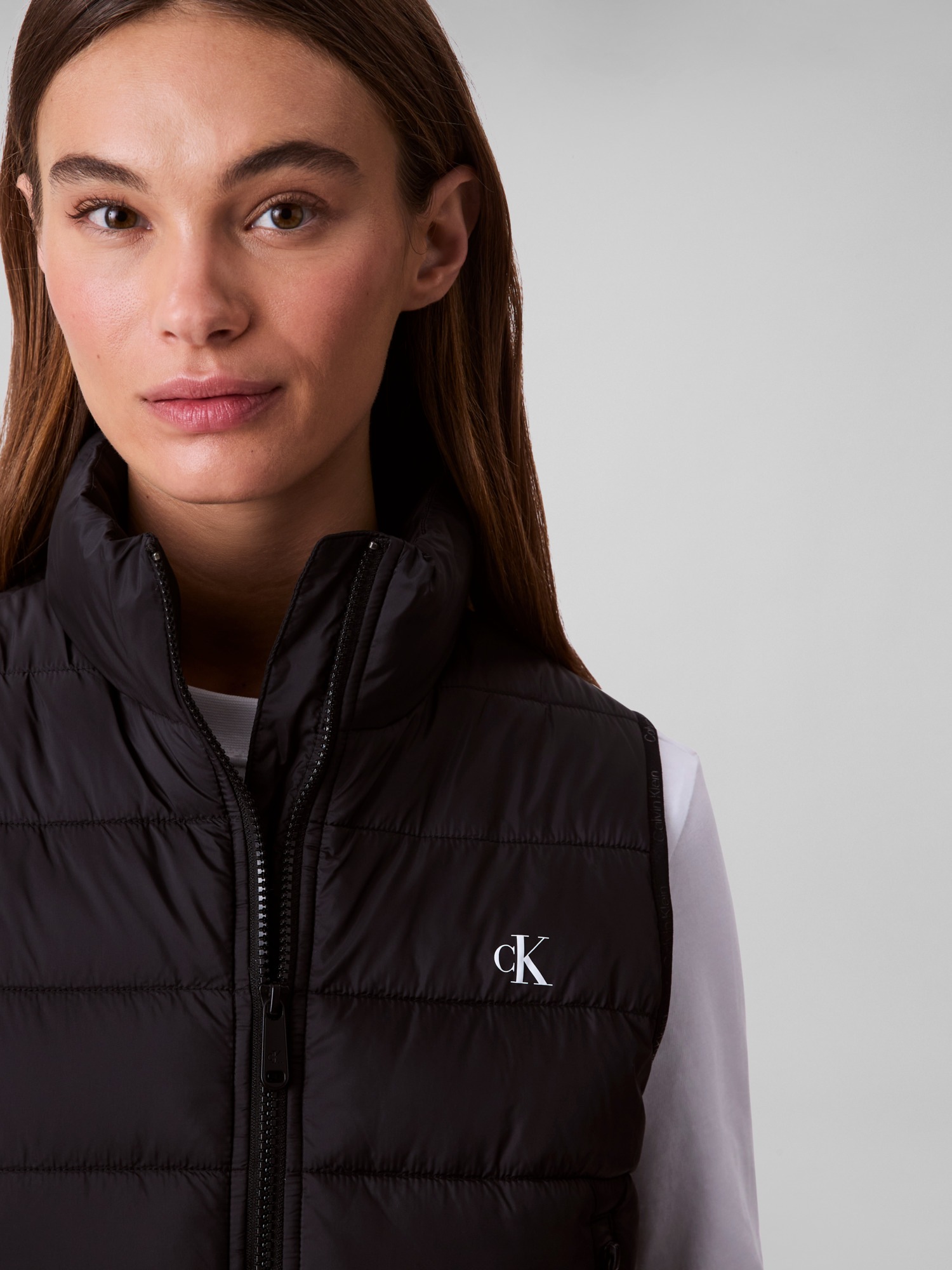 Thumbnail - Calvin Klein Jeans Steppweste Stehkragen, kurze Form, leicht wattiert