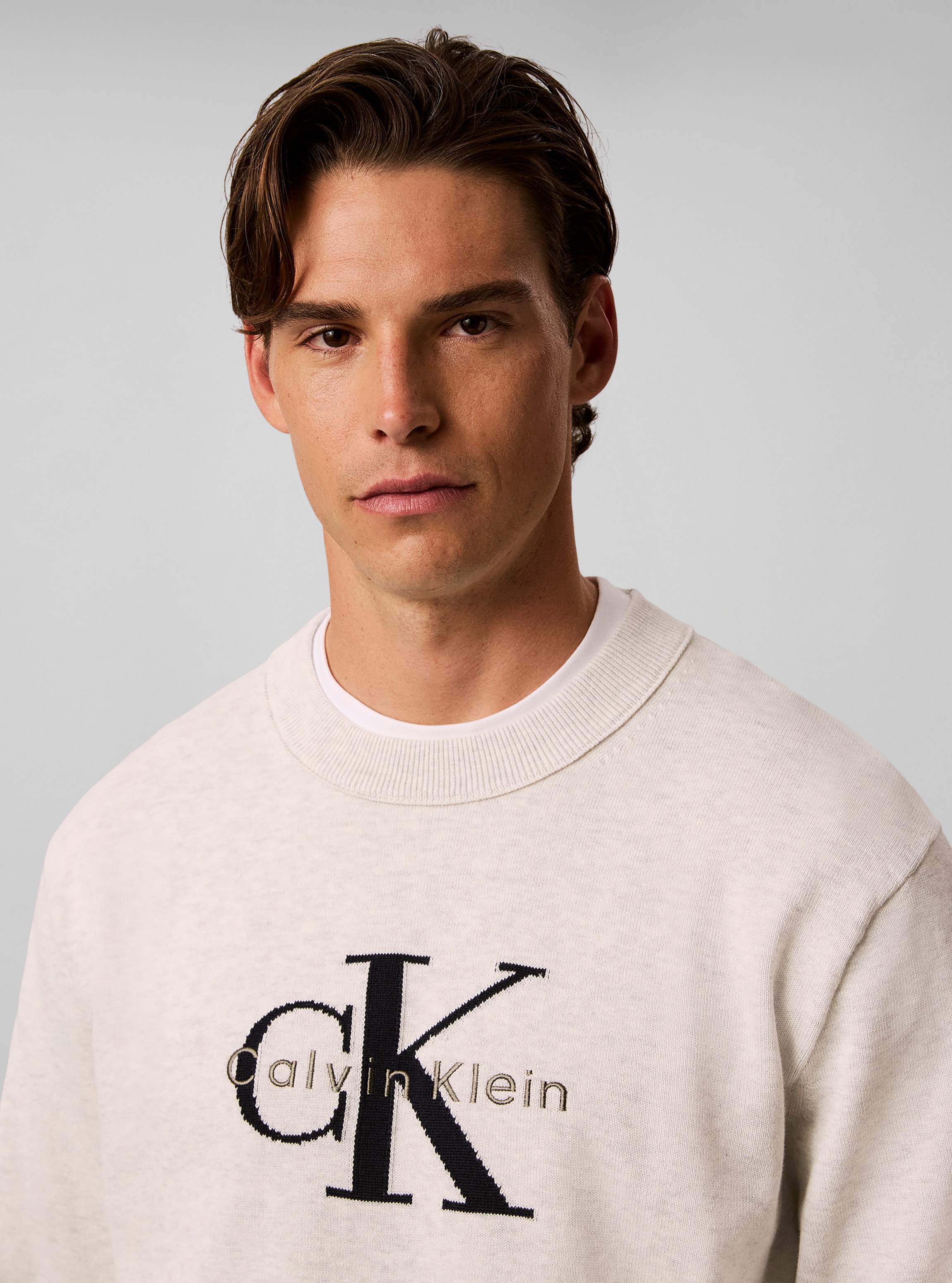 Calvin Klein Jeans Rundhalspullover »COTTON MONOLOGO« Regular fit mit Rundhalsausschnitt