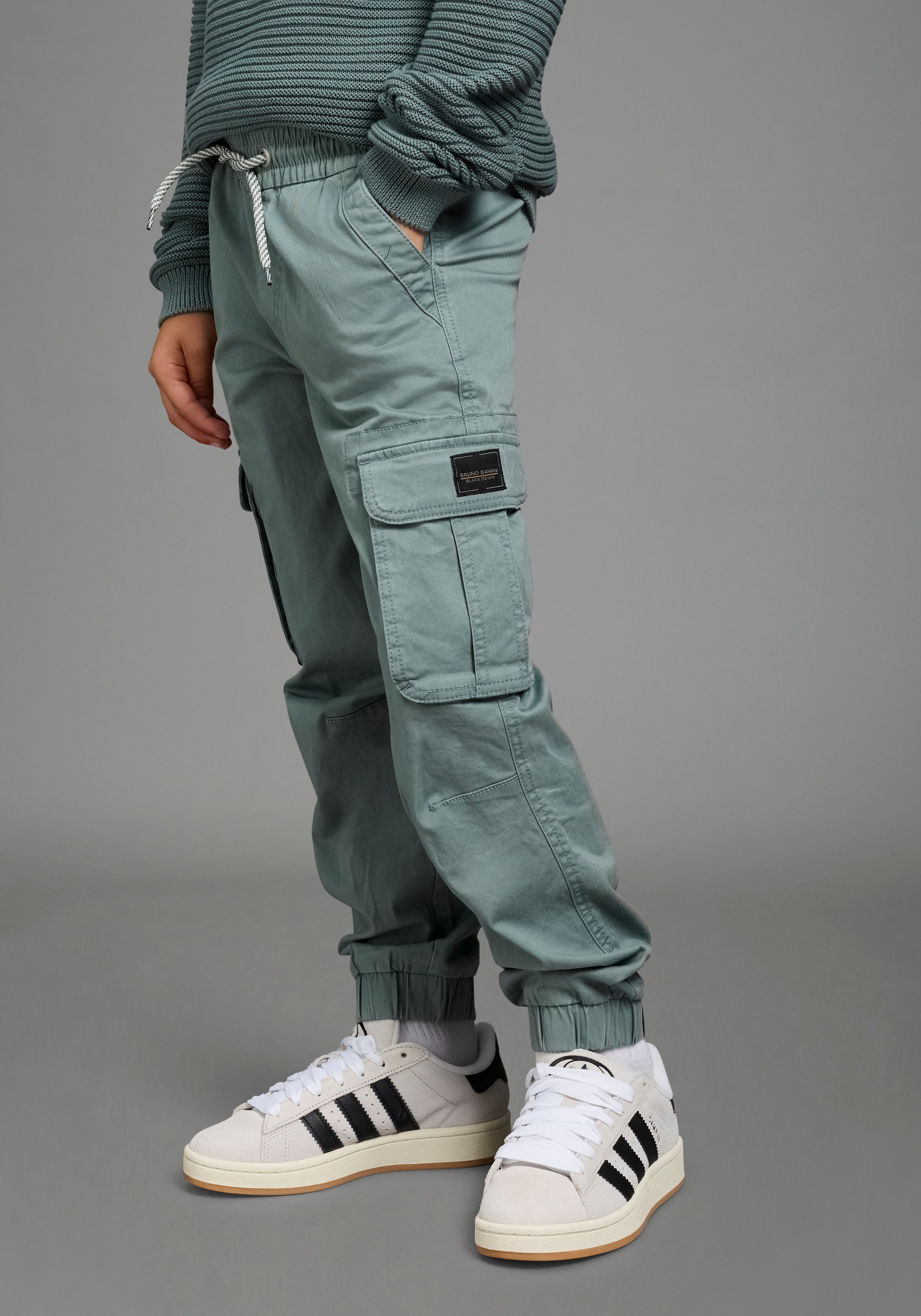 Bruno Banani Cargohose "Cargohose mit BRUNO BANANI Badge" Cargo-Twillhose, gerade Passform, Basic-Stil, elastische Webware