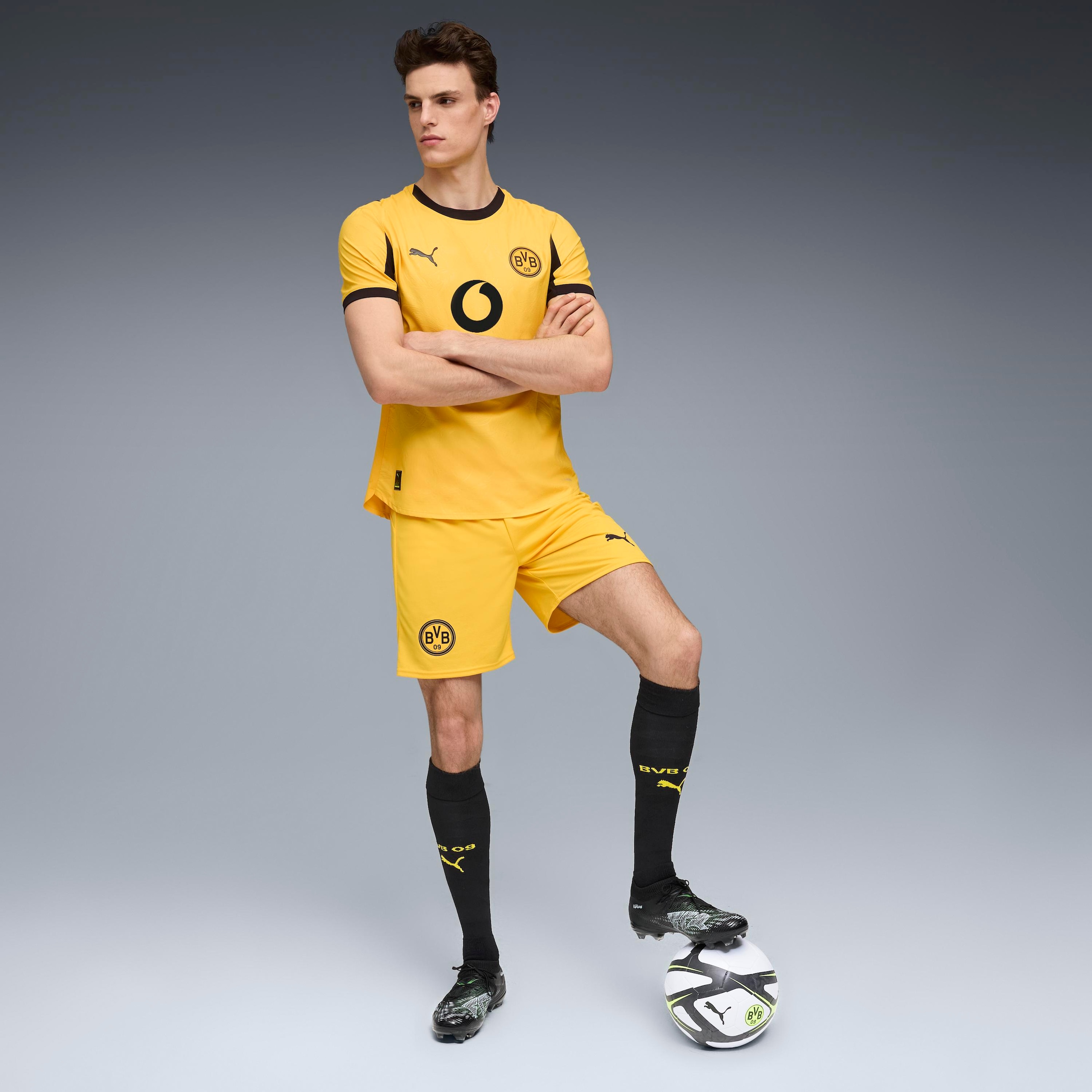 PUMA Trainingsshorts »BVB SHORTS REPLICA«  für Fußball, aus atmungsaktivem Material, mit DryCELL-Technologie
