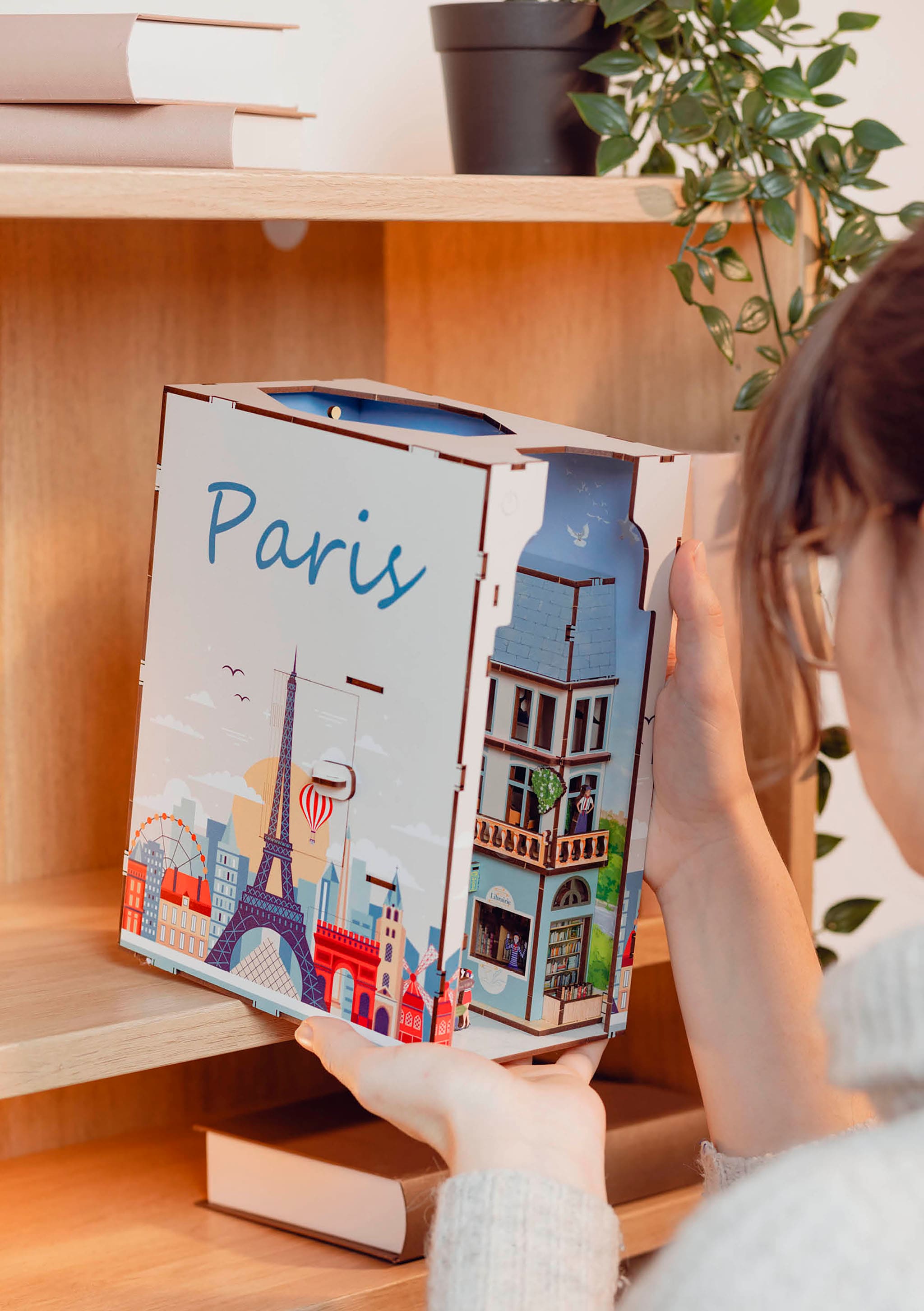 Revell® 3D-Puzzle »Book Nook, Tiny Adventures Paris«, Buchstütze; mit LED-Beleuchtung