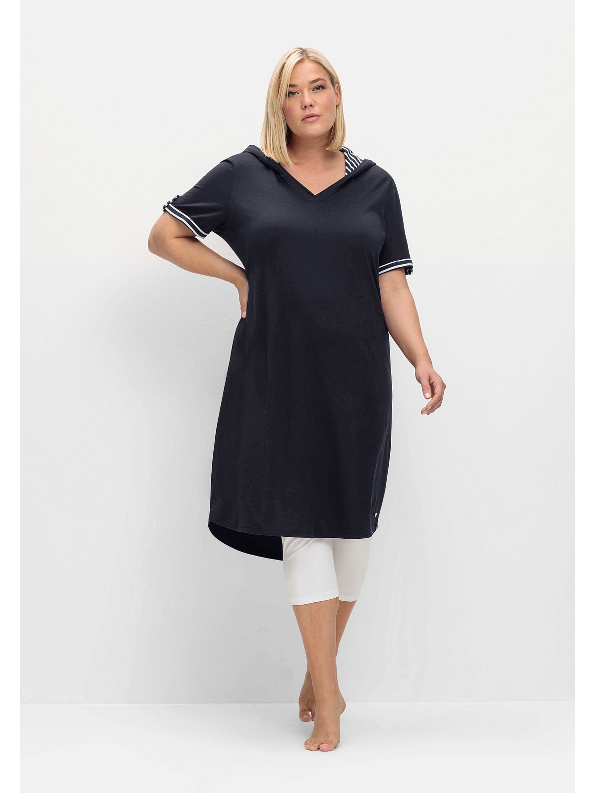 Sheego Shirtkleid "Große Größen", mit Kontrastdetails und längerem Rücken günstig online kaufen