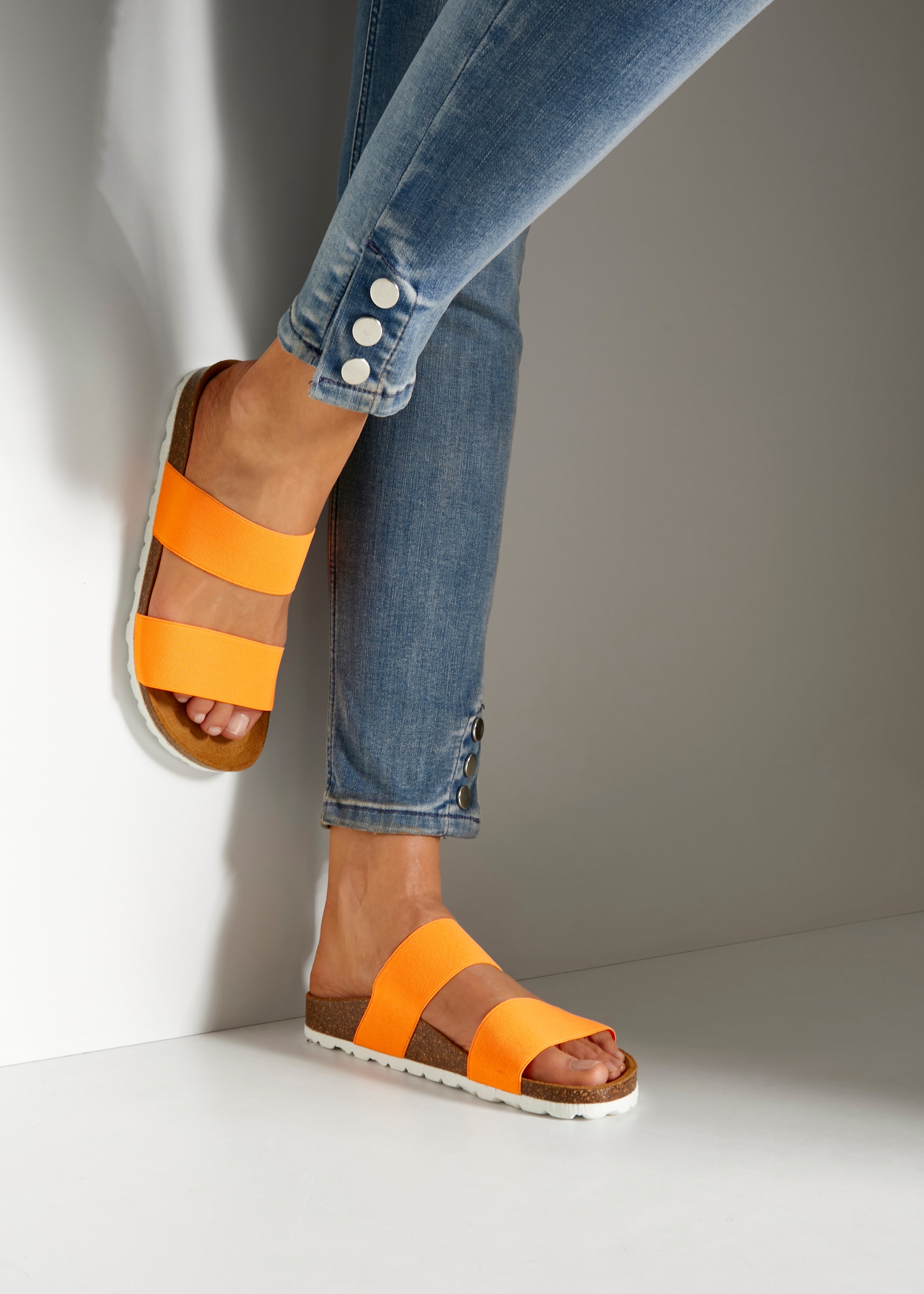 Vivance Pantolette »Sandale, Mule, offener Schuh,«, mit komfortablem Korkfußbett und elastischen Riemen