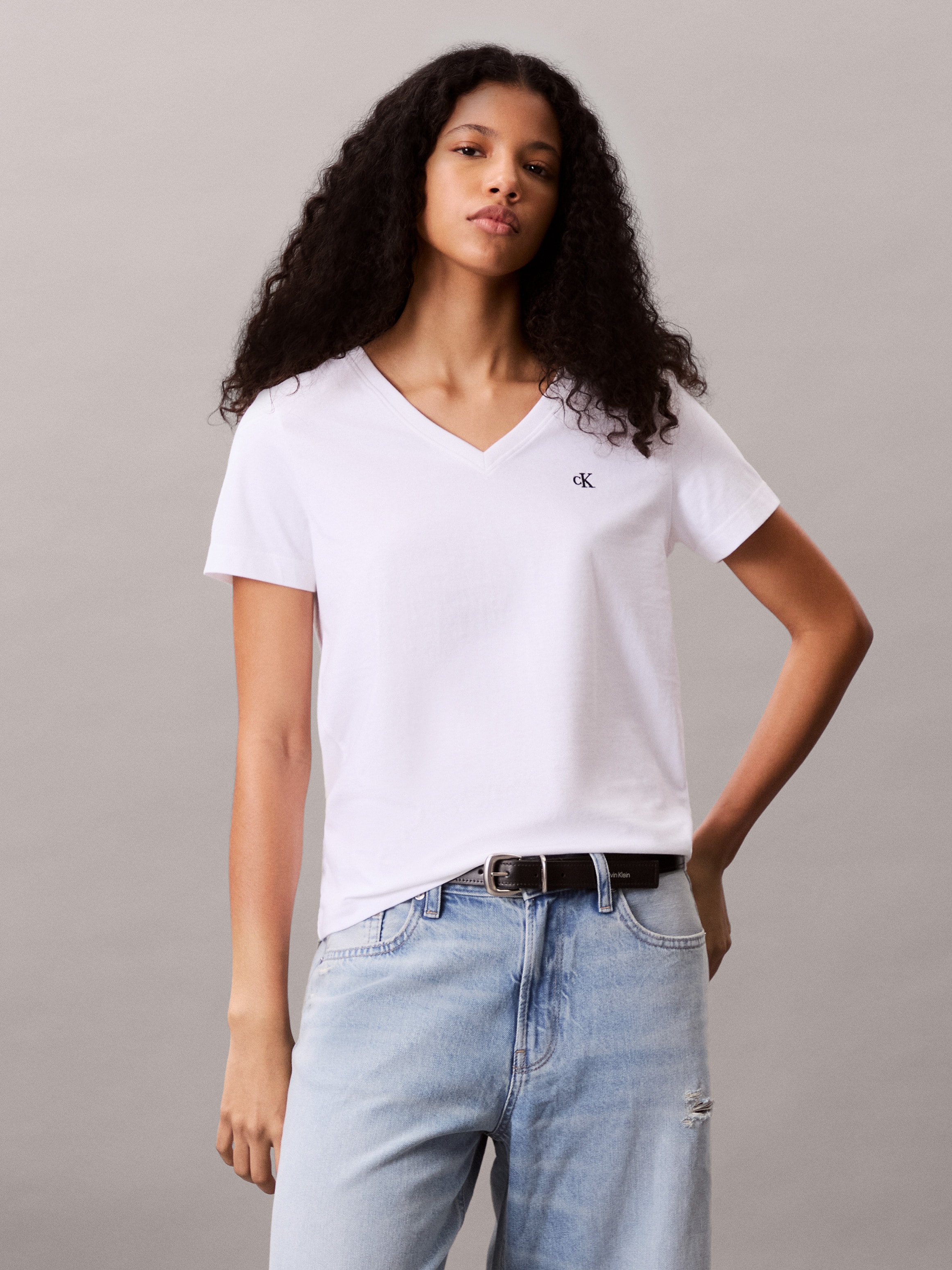Calvin Klein Jeans T-Shirt »Archive Jersey Vnk Tee EU«, Mit V-Ausschnitt