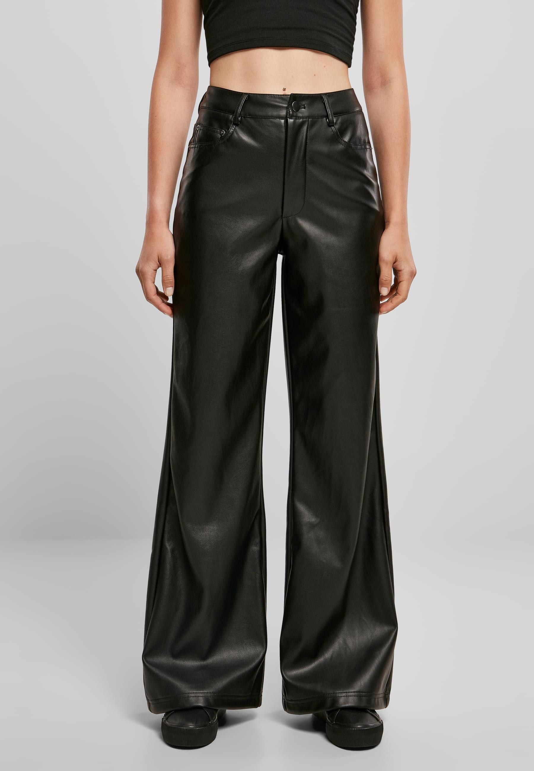 URBAN CLASSICS Stoffhose »Urban Classics Damen Ladies Faux Leather Wide Leg Pants«, (1 tlg.)