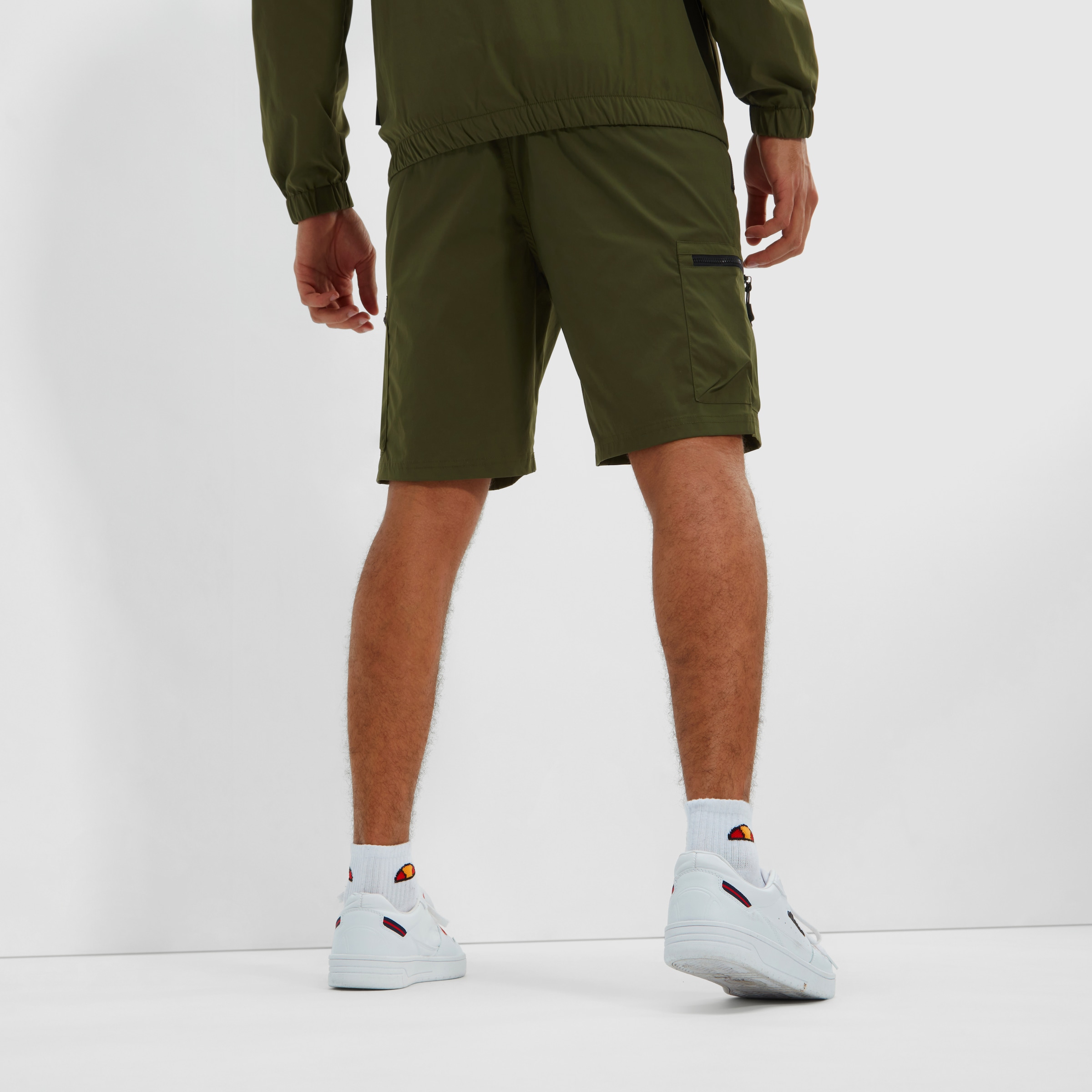 Ellesse Cargoshorts »BULLSEYE CARGO SHORT«, (1 tlg.), mit vielen Reißverschlusstaschen