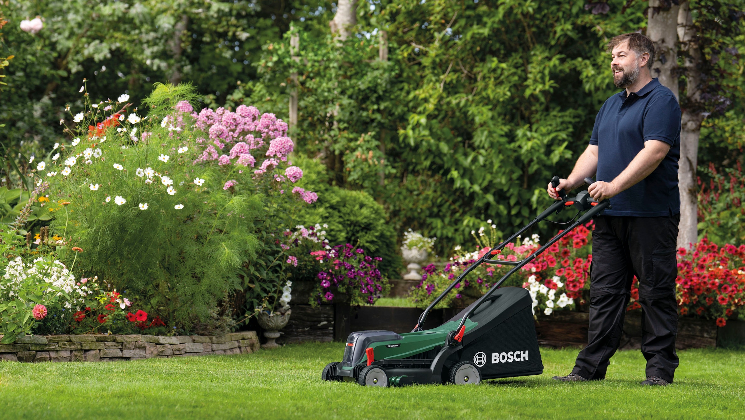 Bosch Home & Garden Akkurasenmäher »UniversalRotak 2x18V-37-550«, mit 2xAkku 18V/4,0 Ah und Ladegerät